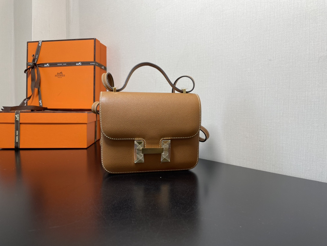 Hermès Constance 19 Epsom Gold Hardware 7.25" x 6.25" x 2.25"