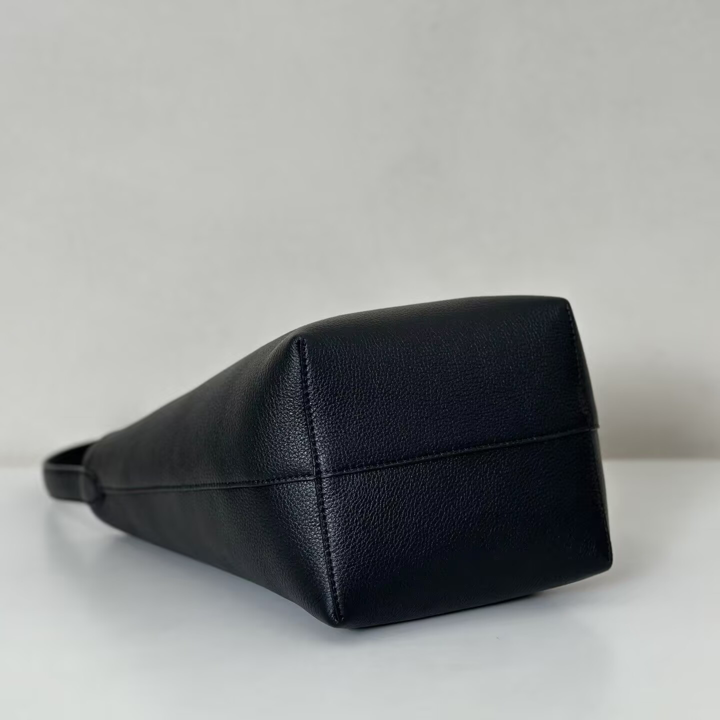 T*e R0w medium n/s park tote bag in leather 16.5x16.5x28cm