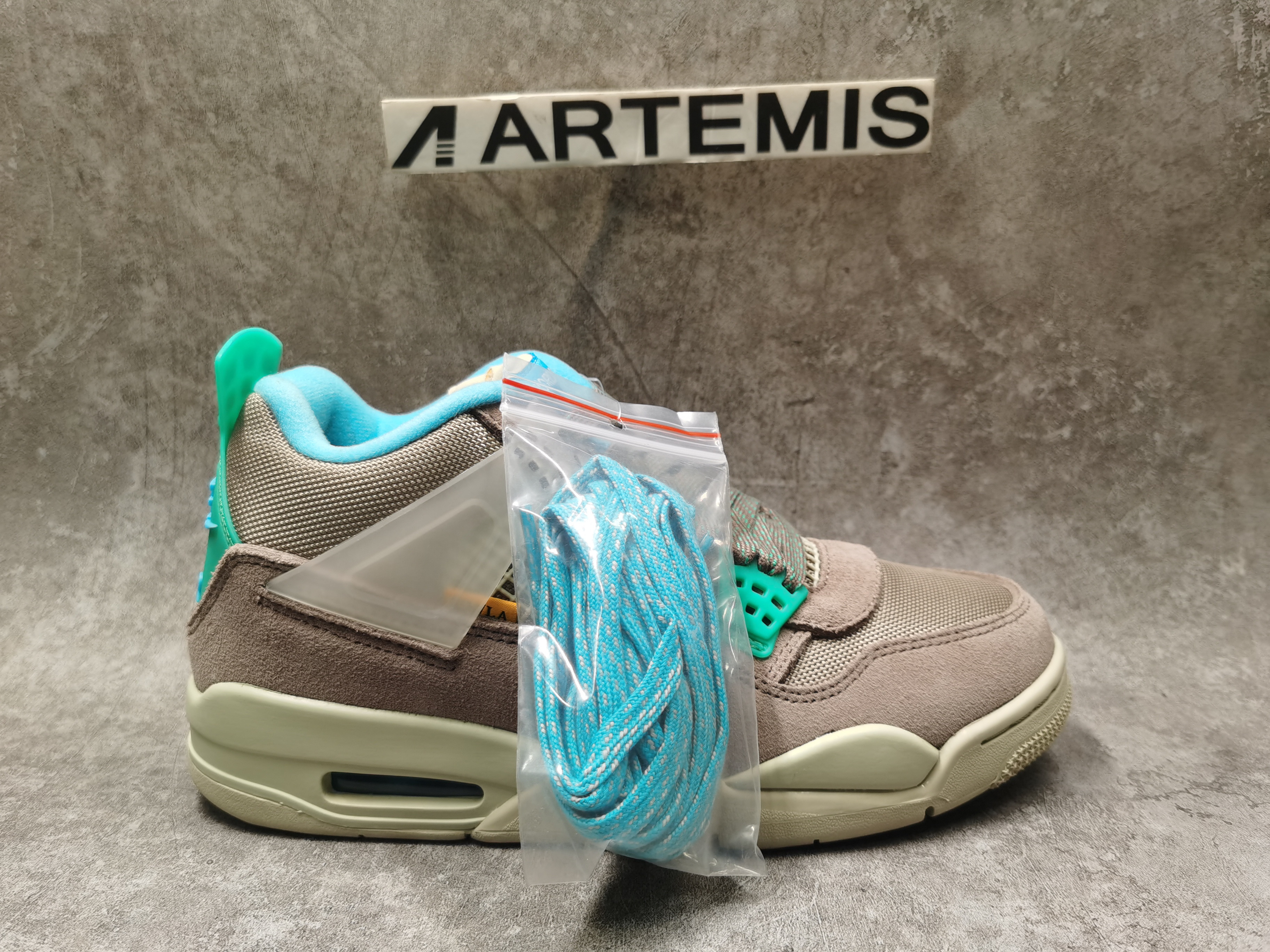 Air Jordan 4 x Union Taupe Haze