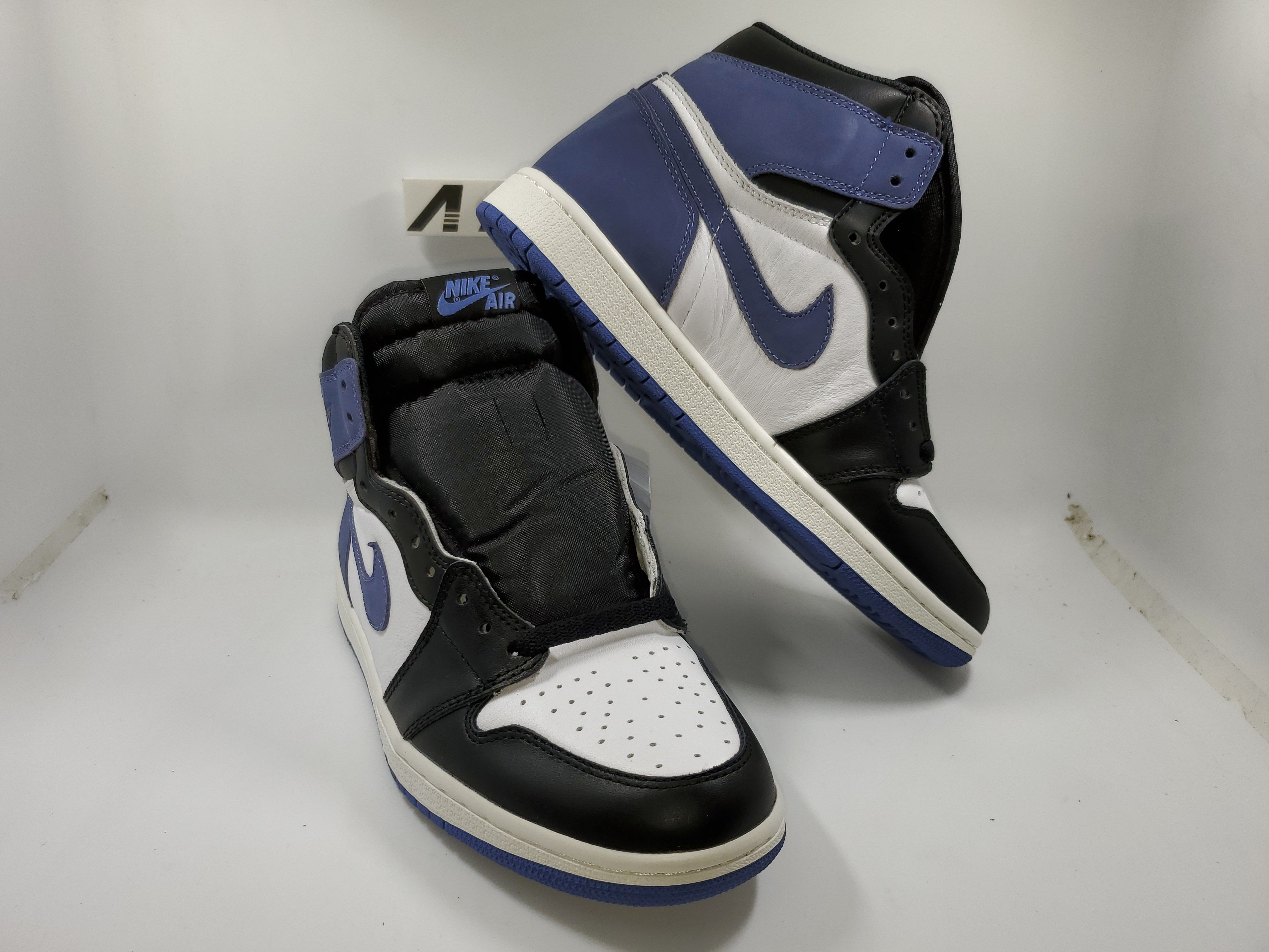 Air Jordan 1 Retro High Blue Moon