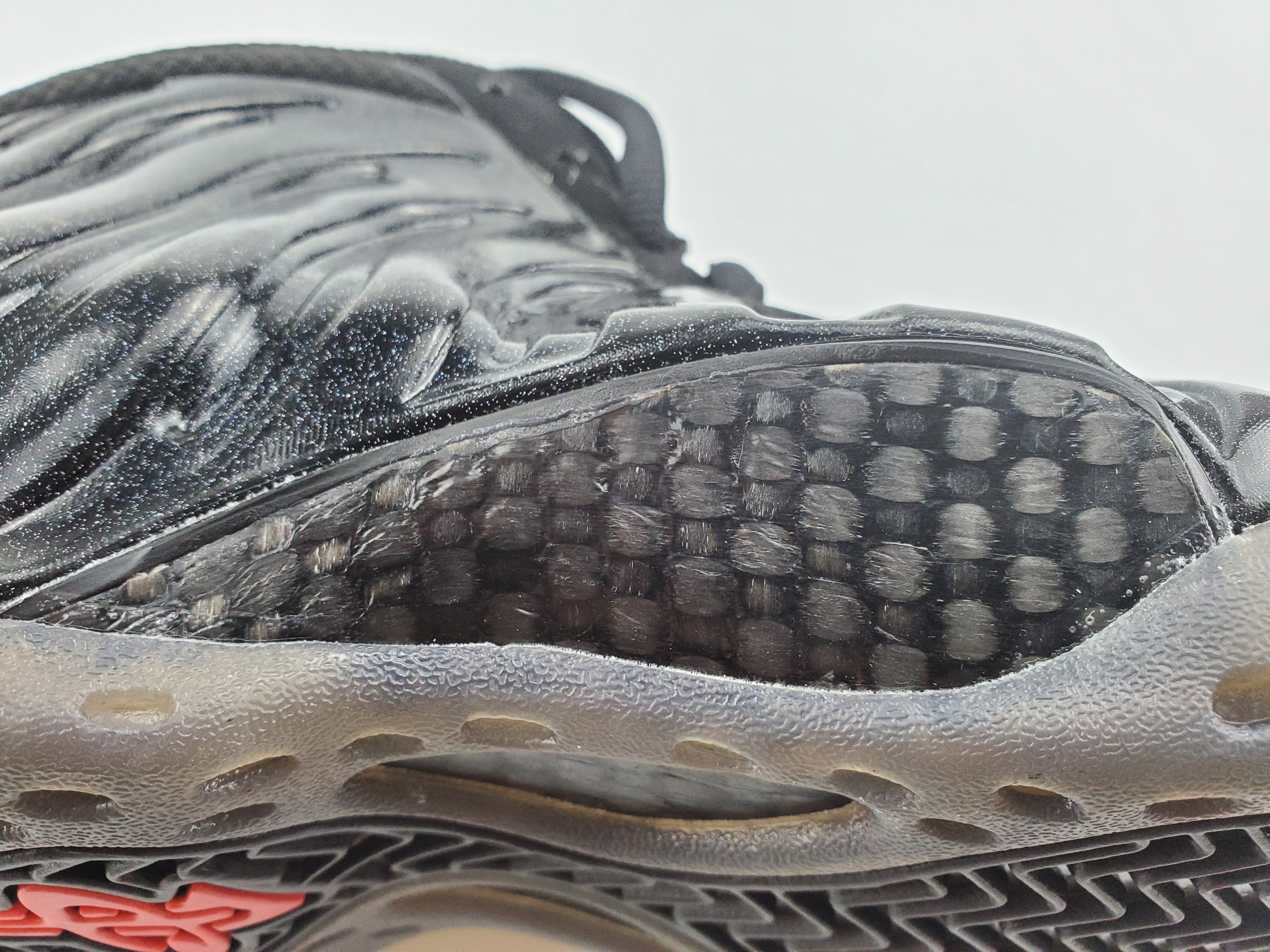 Nike Air Foamposite One “Black/Gold-Red”