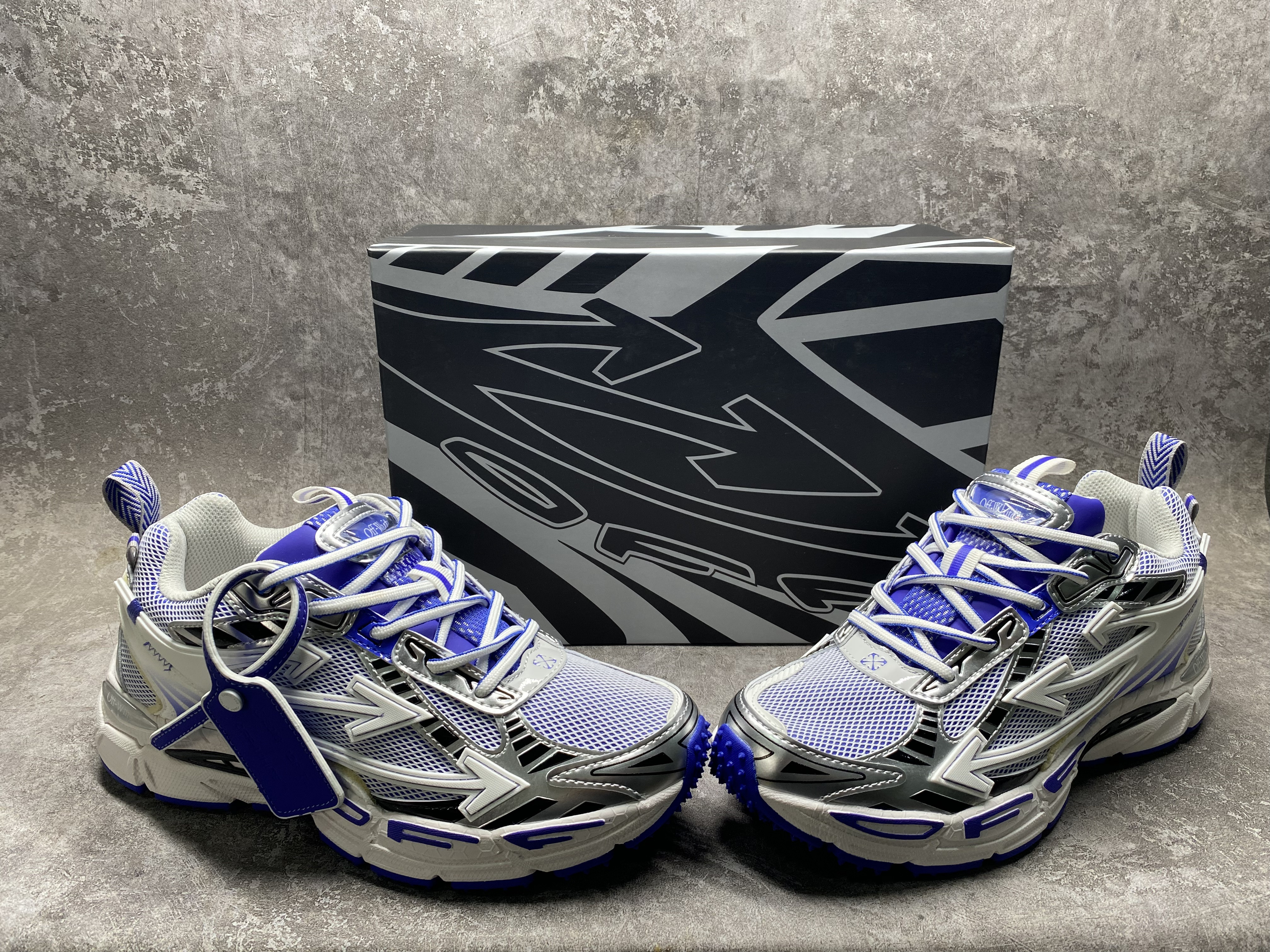 UA Off-White "BE RIGHT BACK"