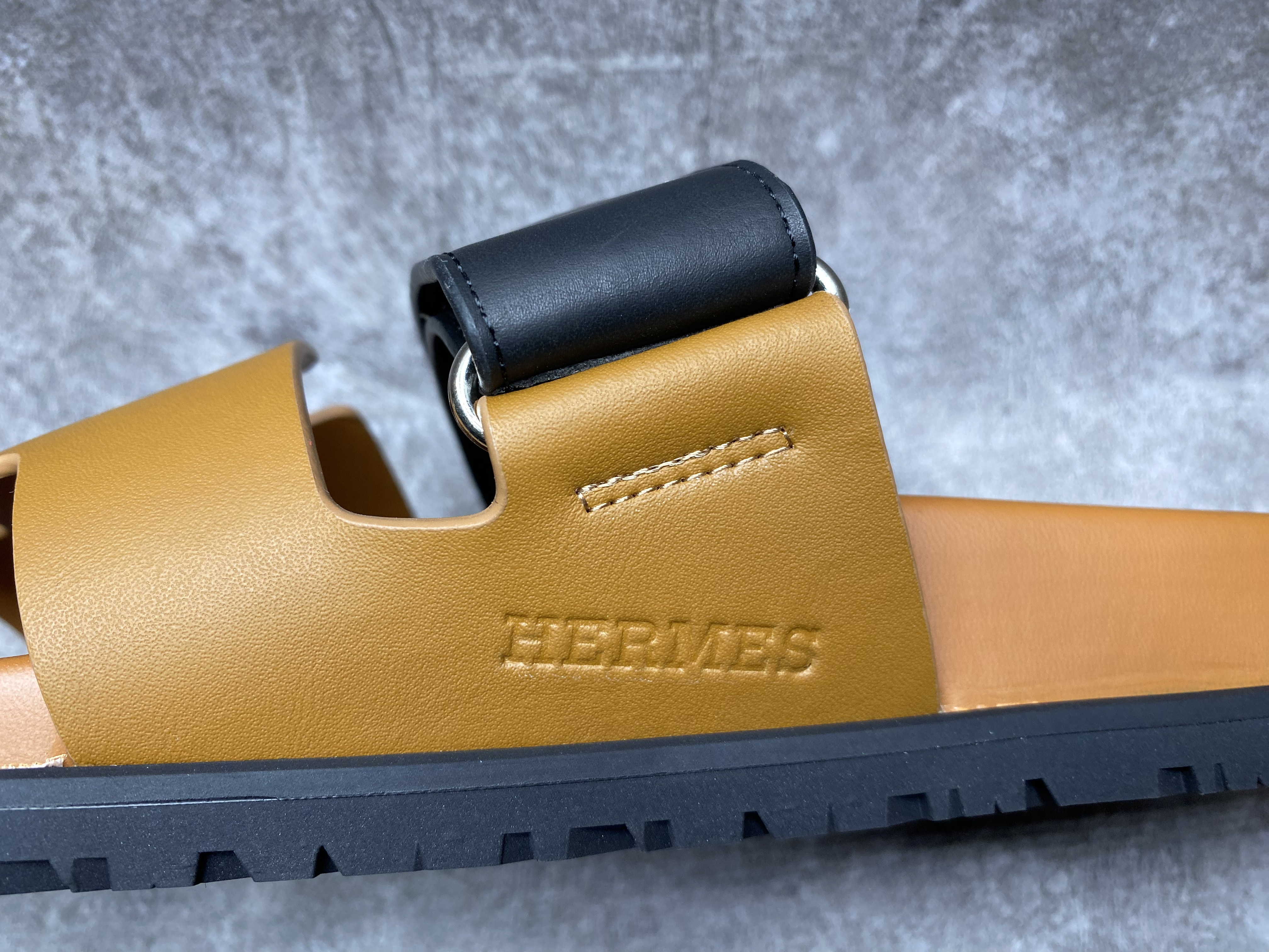 UA Hermès Chypre Sandal