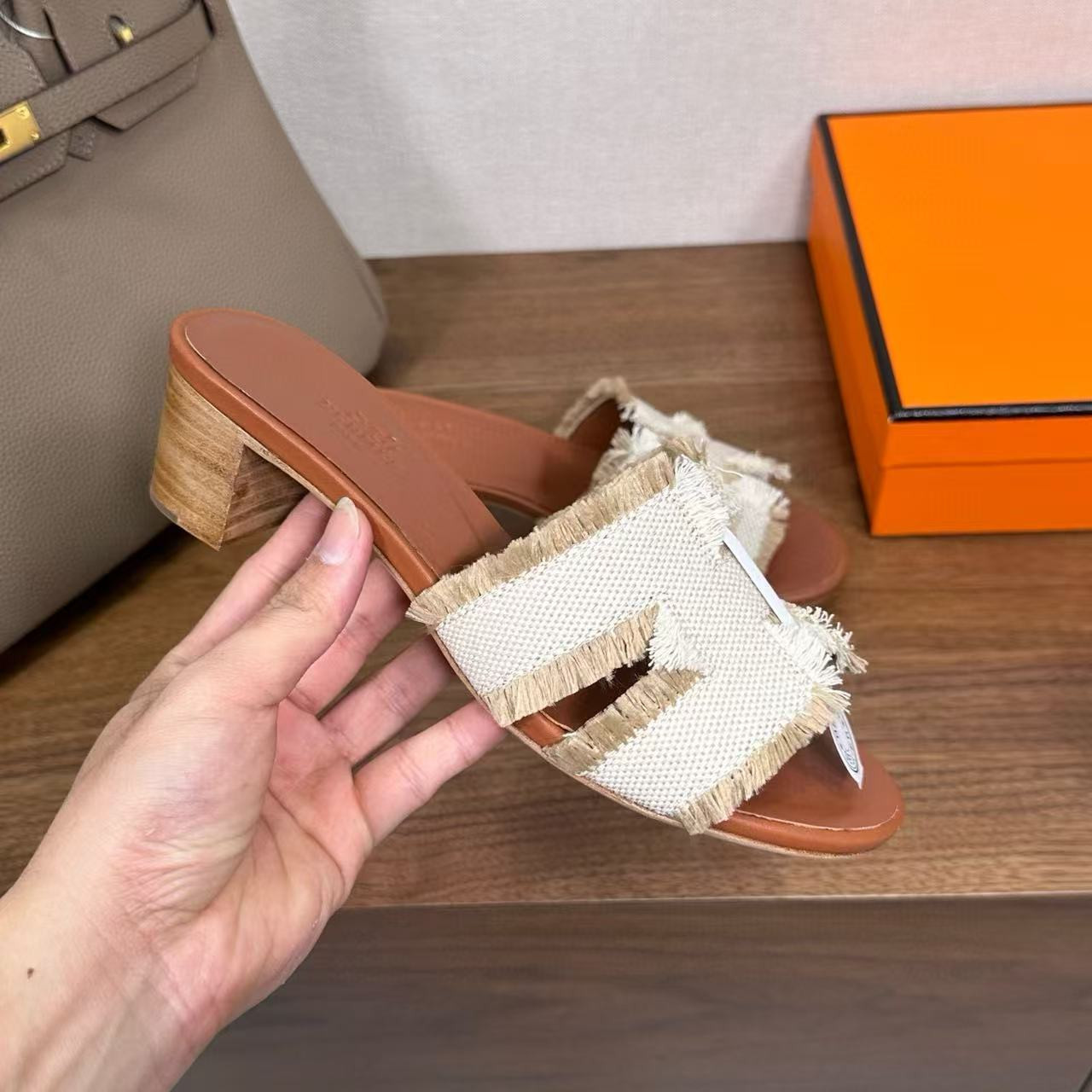 UA Hermès Oasis Sandal