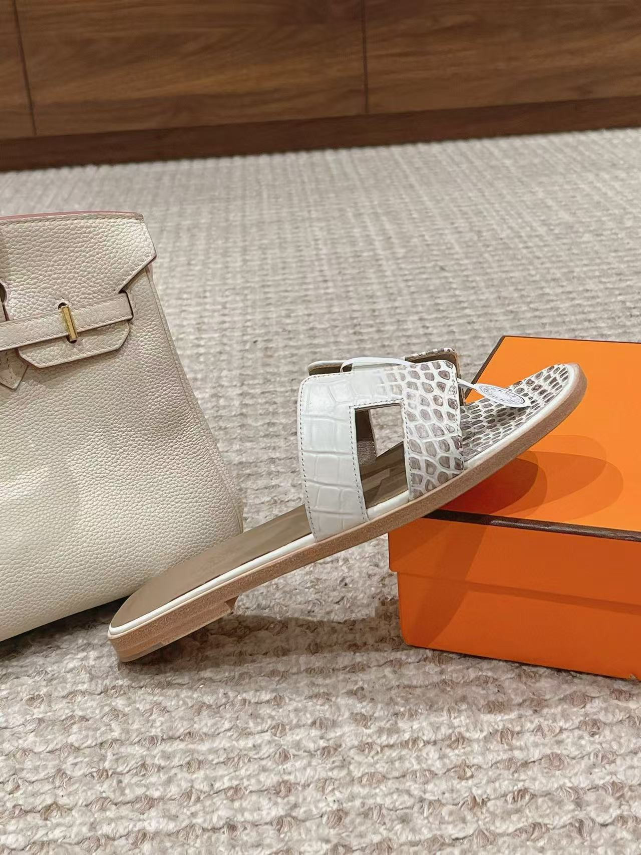 UA Hermès Oran sandal