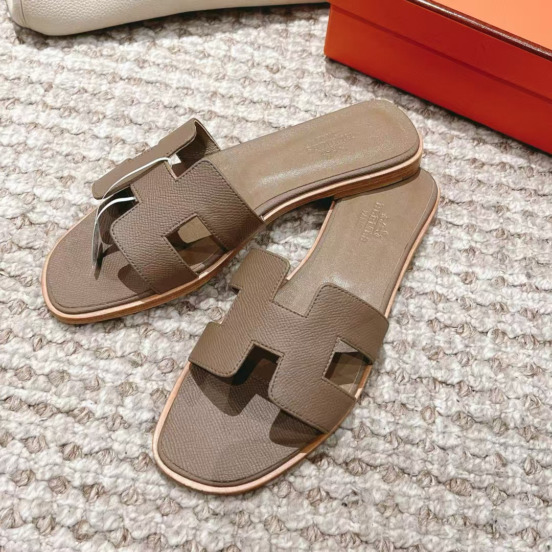 UA Hermès Oran sandal