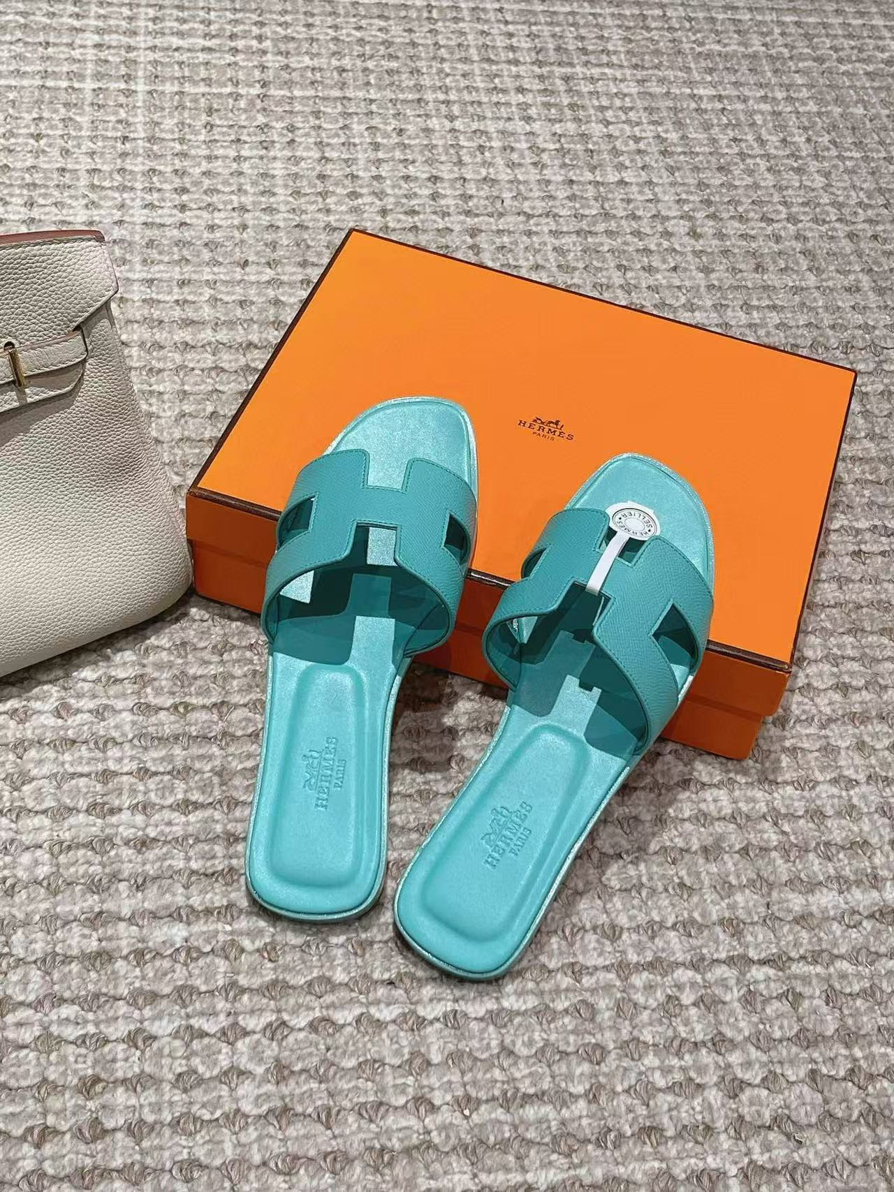UA Hermès Oran sandal