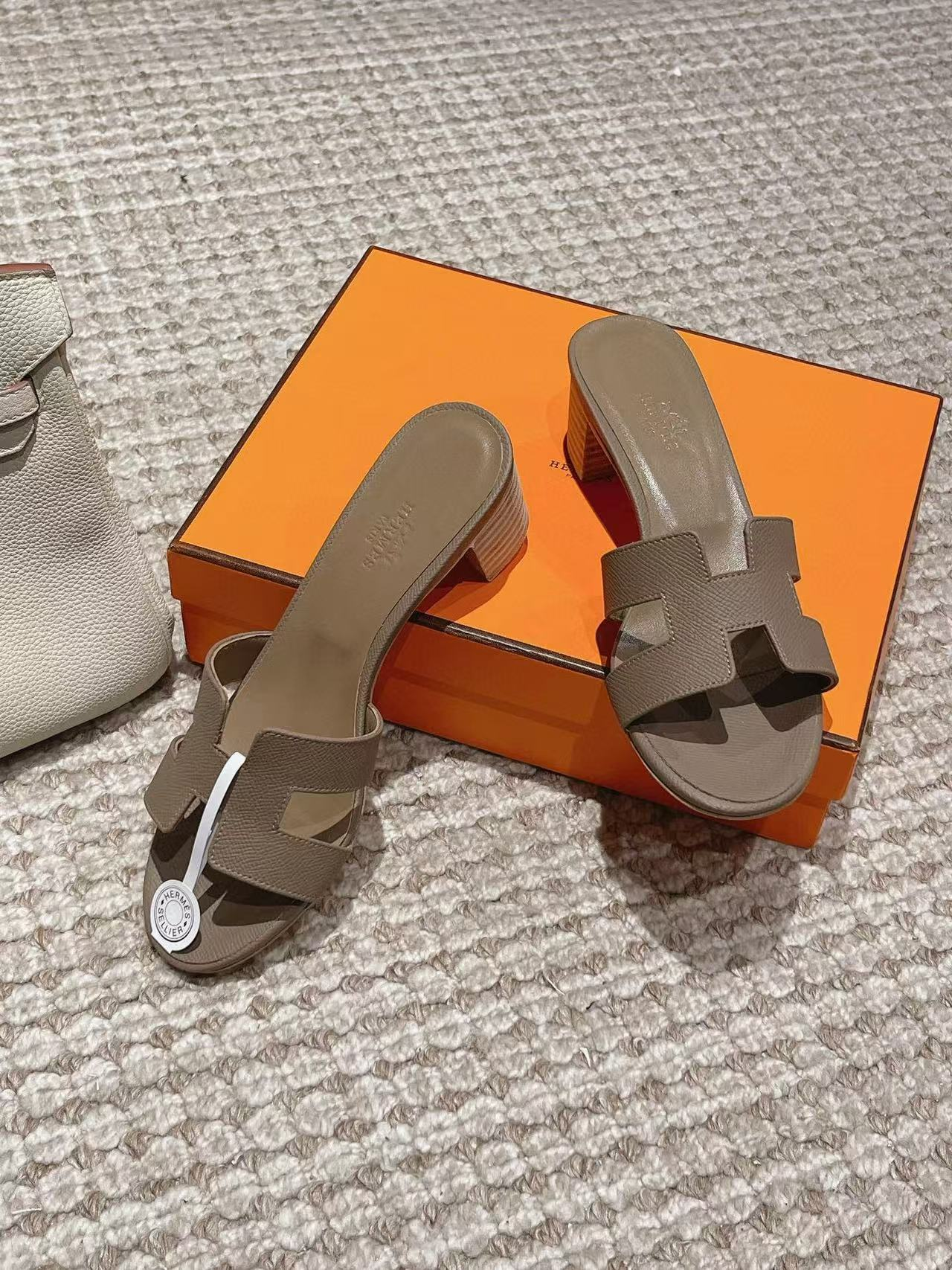 UA Hermès Oasis sandal