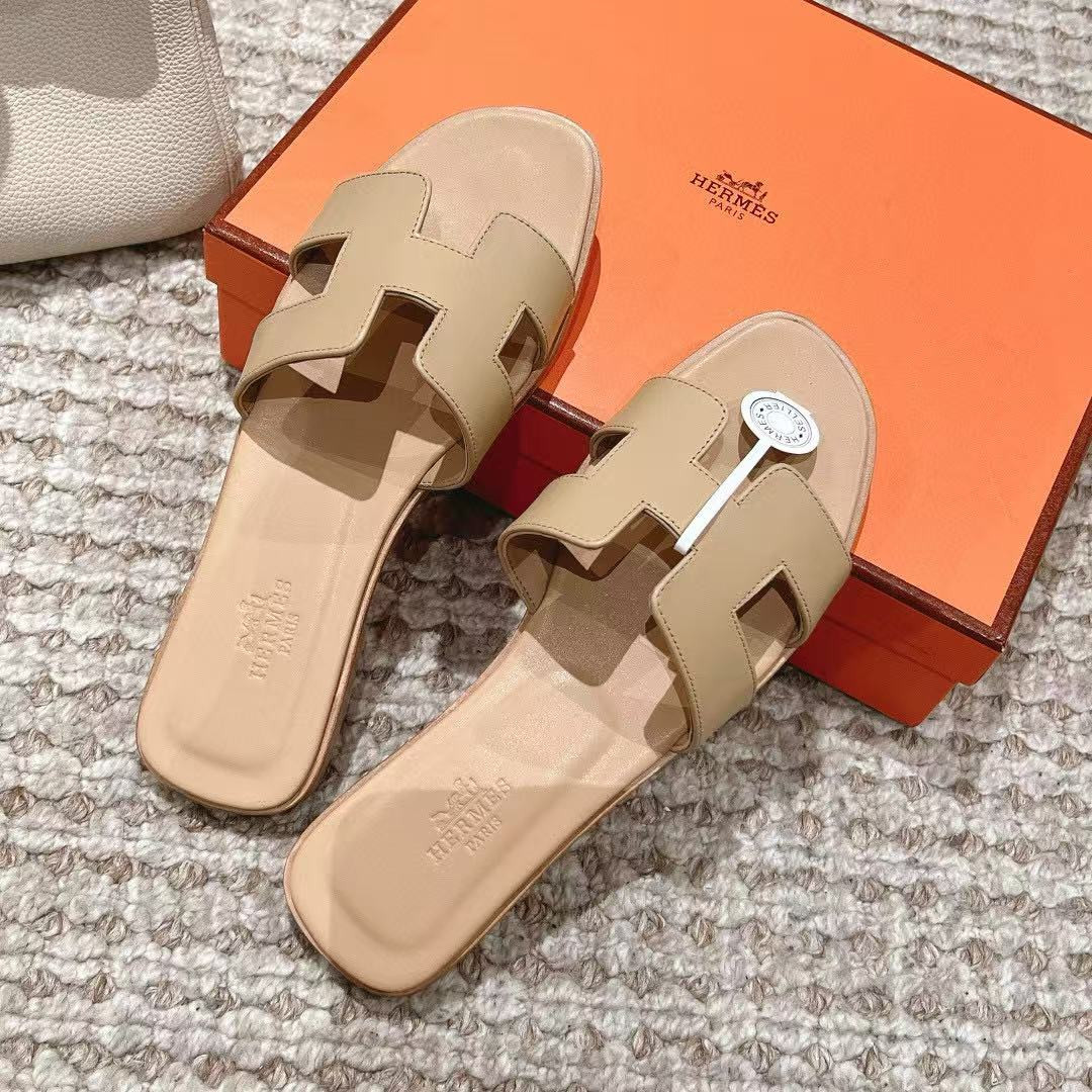 UA Hermès Oran sandal
