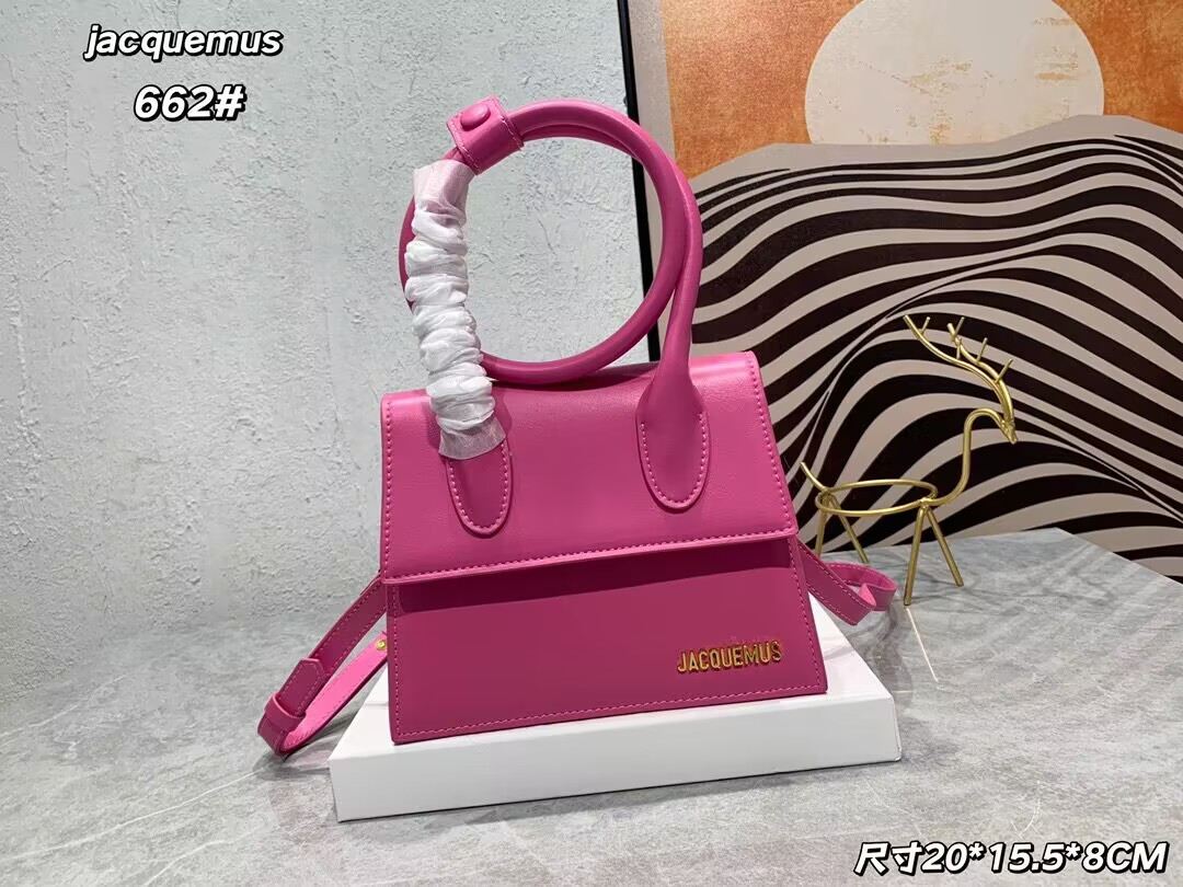 JACQUEMUS Le Chiquito moyen LES CLASSIQUES  20×15.5×8cm