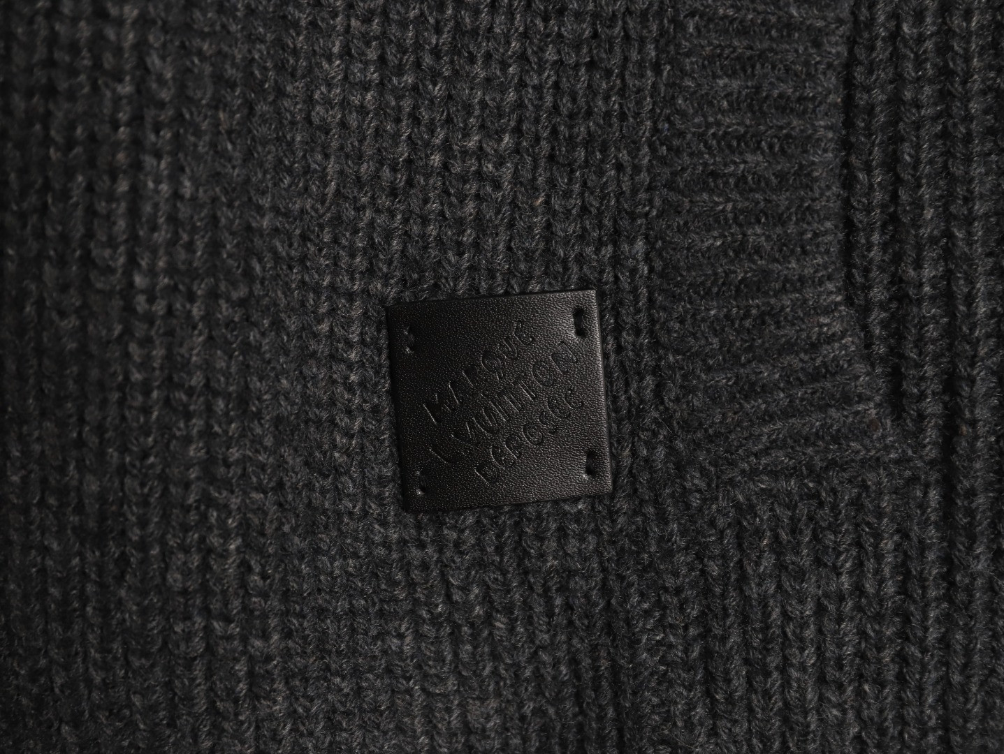 l0*is V*t0n lv 24fw cardigan sweaters