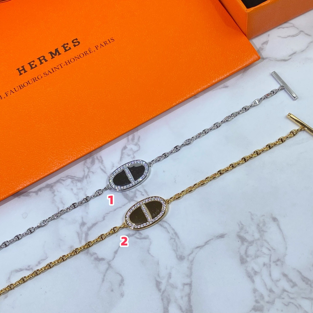 Hermès Round  H Pendant Bracelet