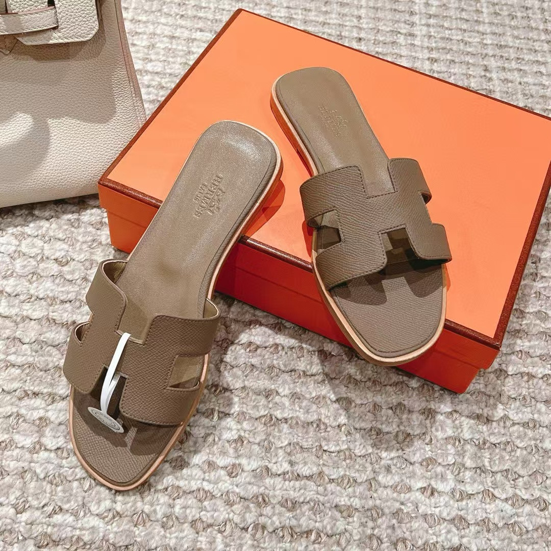 UA Hermès Oran sandal