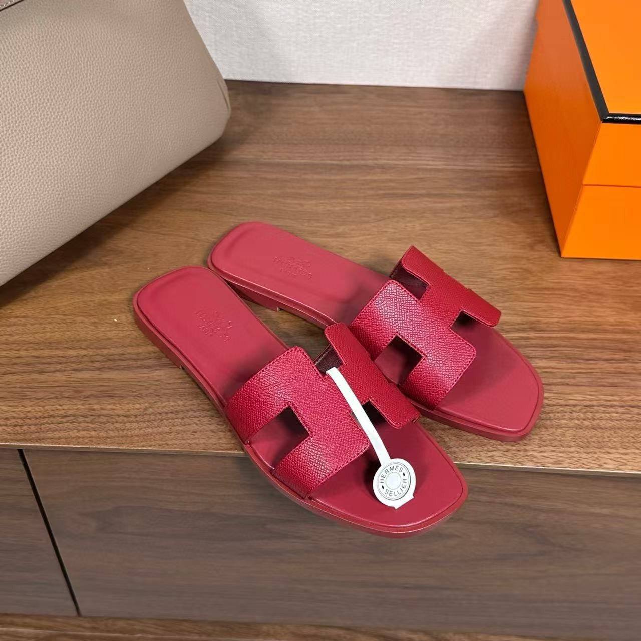 UA Hermès Oran sandal