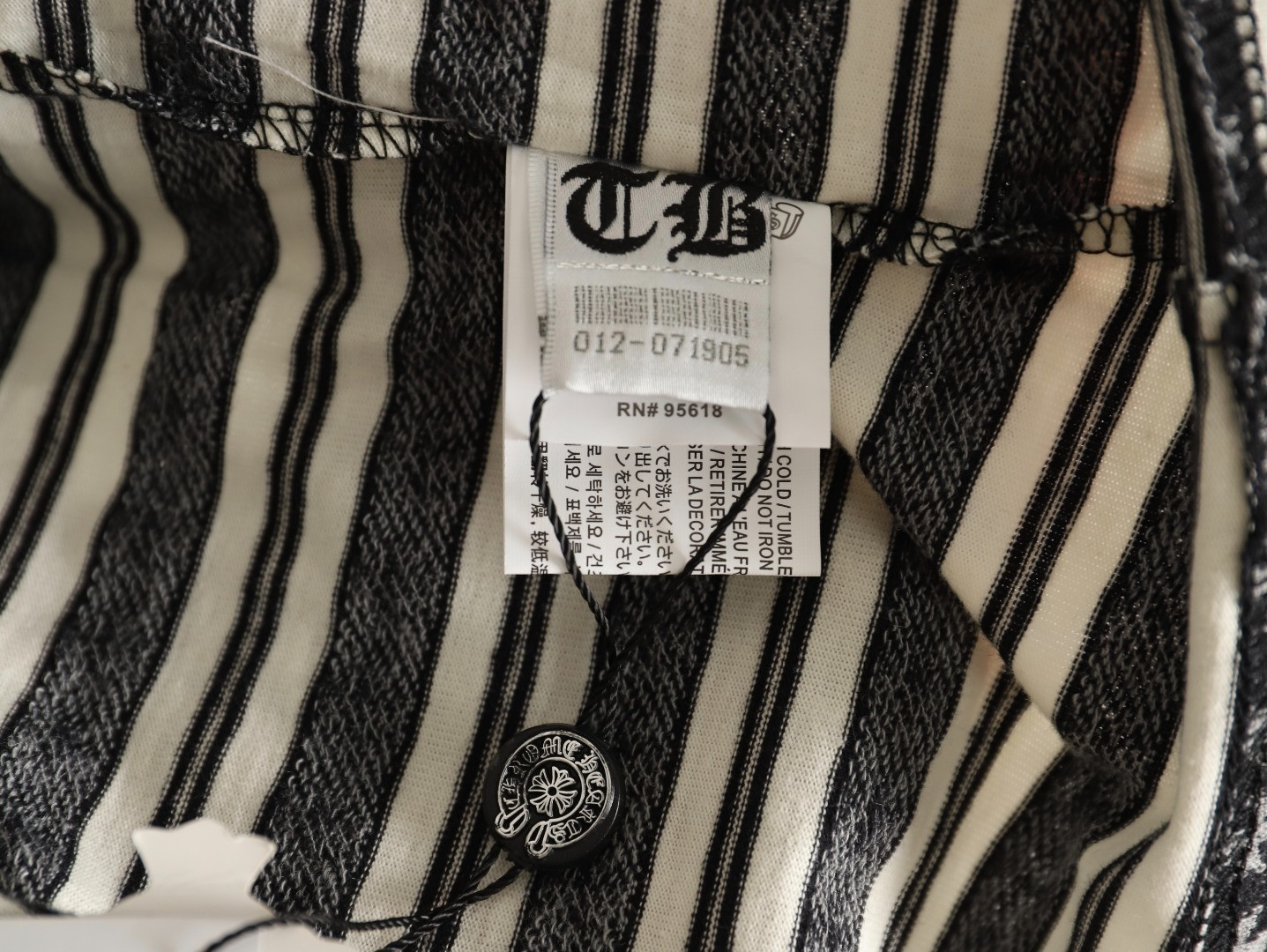 Ch**me He**ts 25fw polo shirt