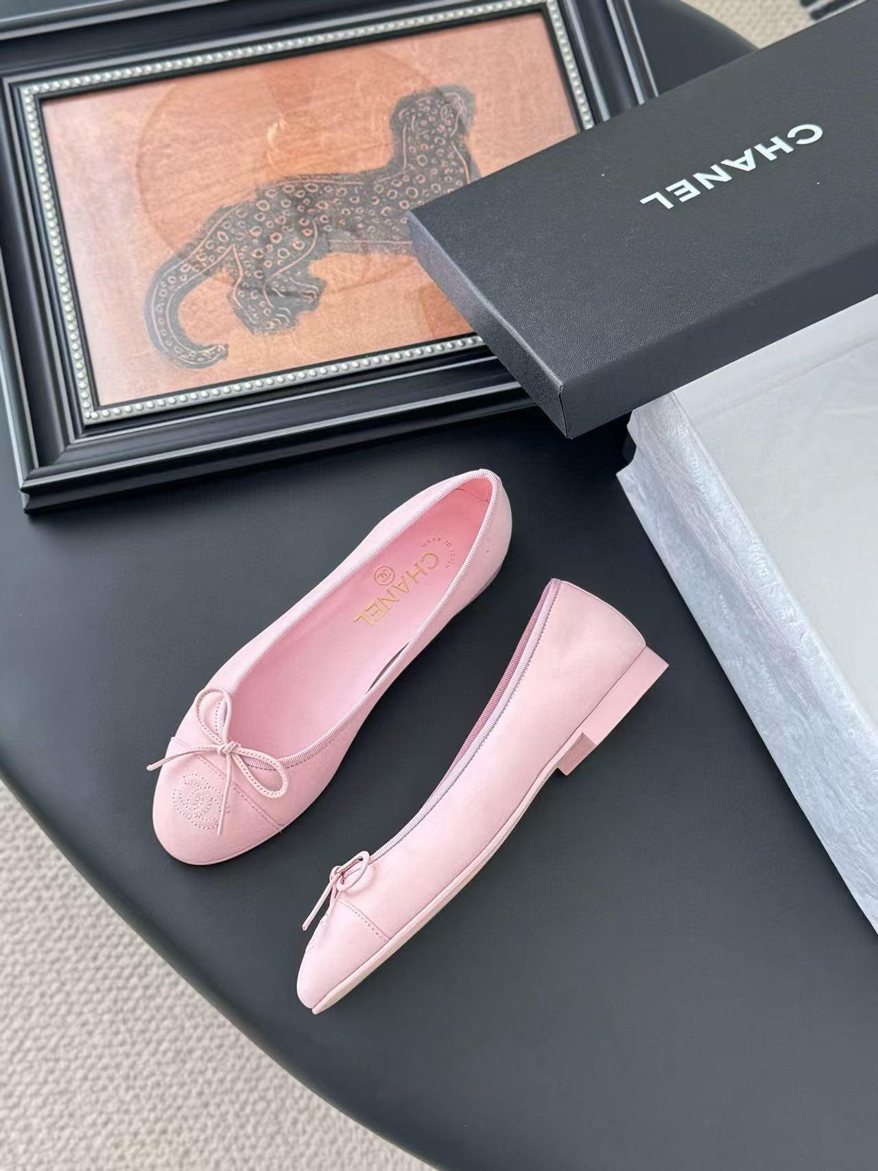 ua Ch*el ballet flats
