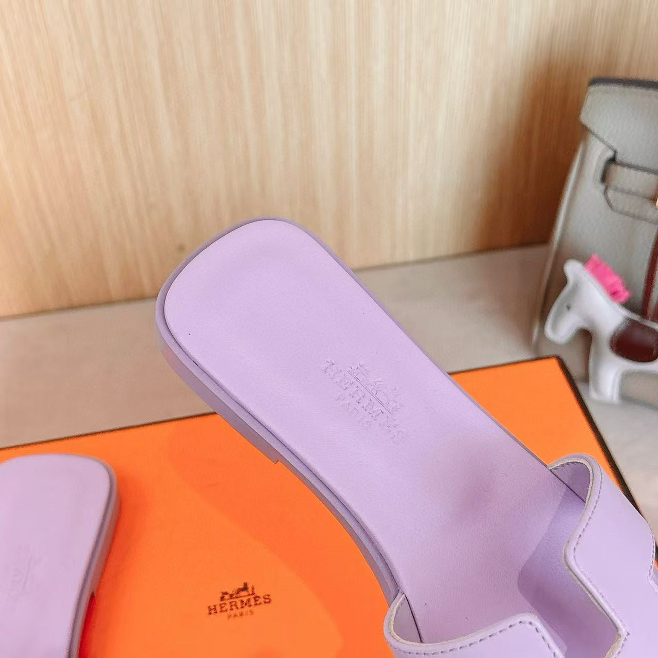 UA Hermès Oran sandal