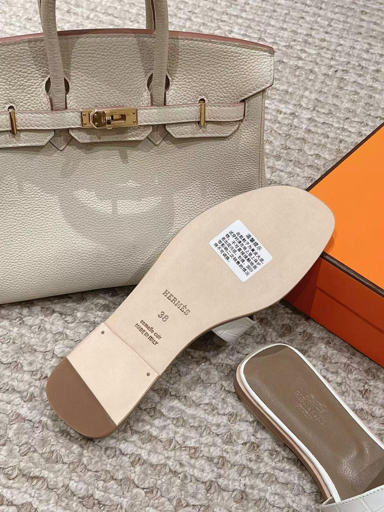 UA Hermès Oran sandal