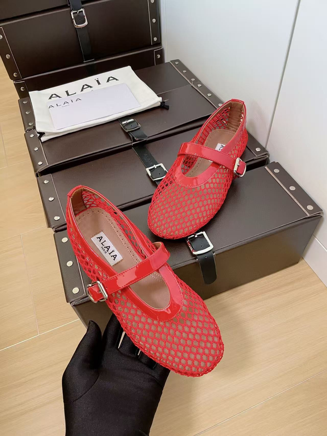 UA ALAÏA BALLET FLATS IN FISHNET