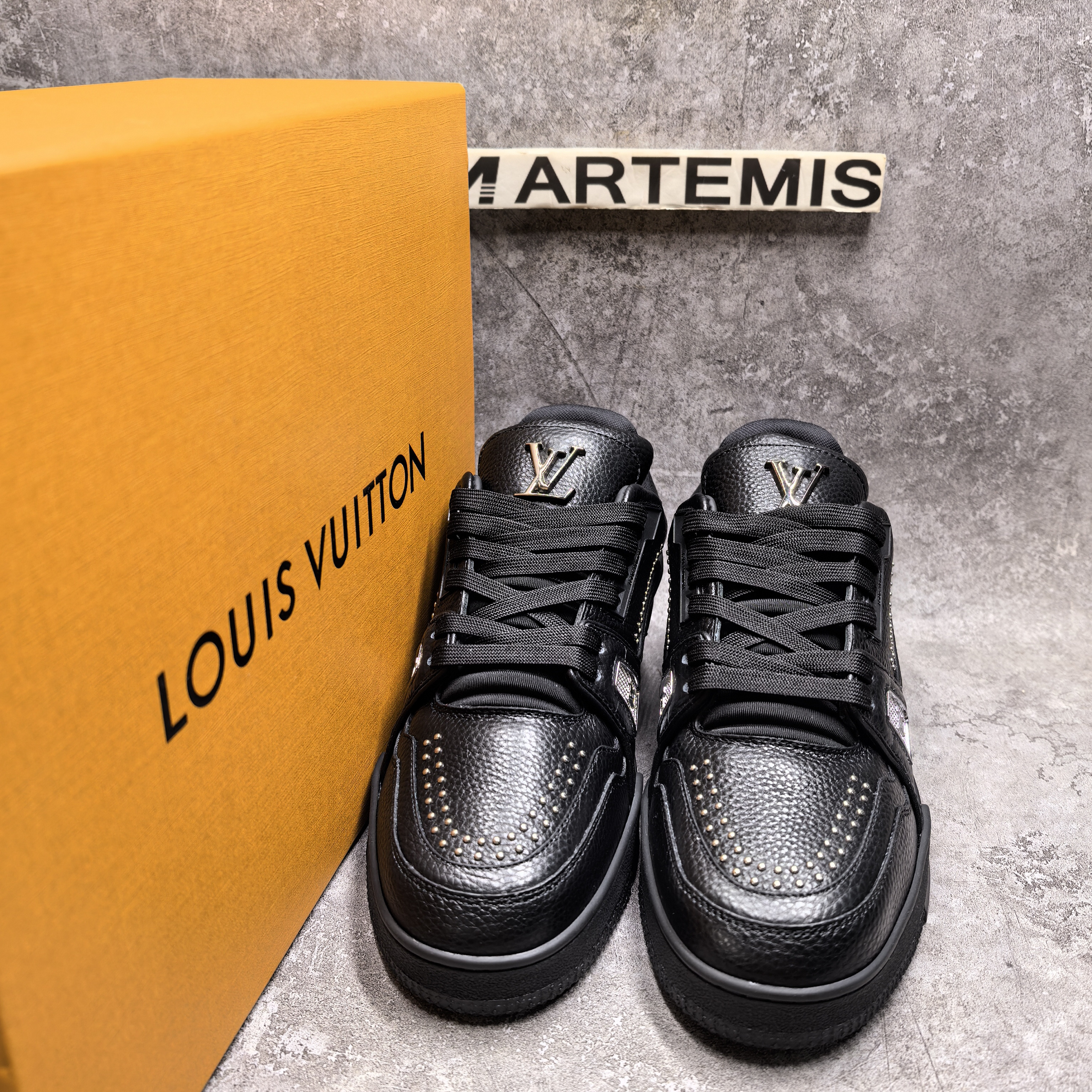 UA LV Trainer Sneaker