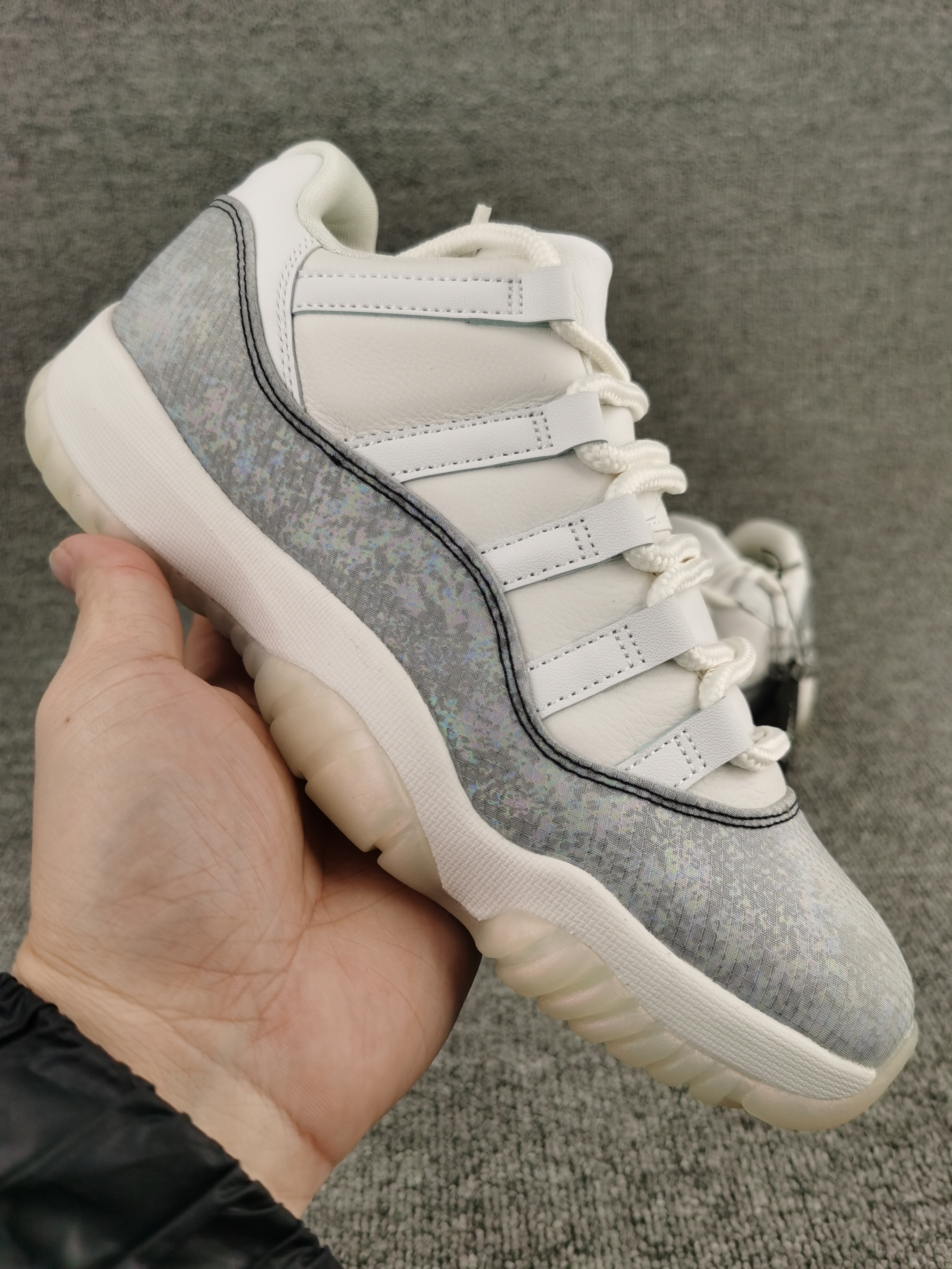 UA AIR JORDAN 11 RETRO LOW