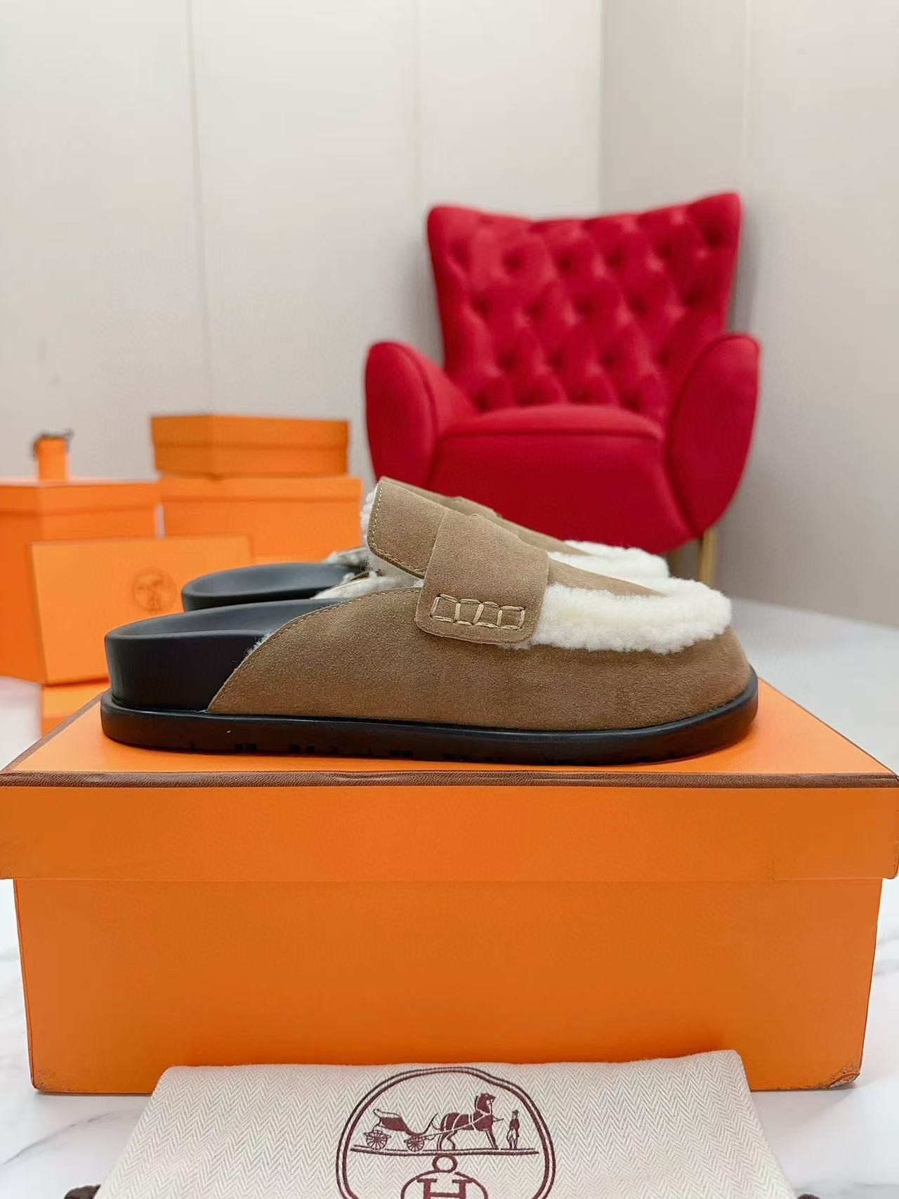 UA Hermès Chypre sandal