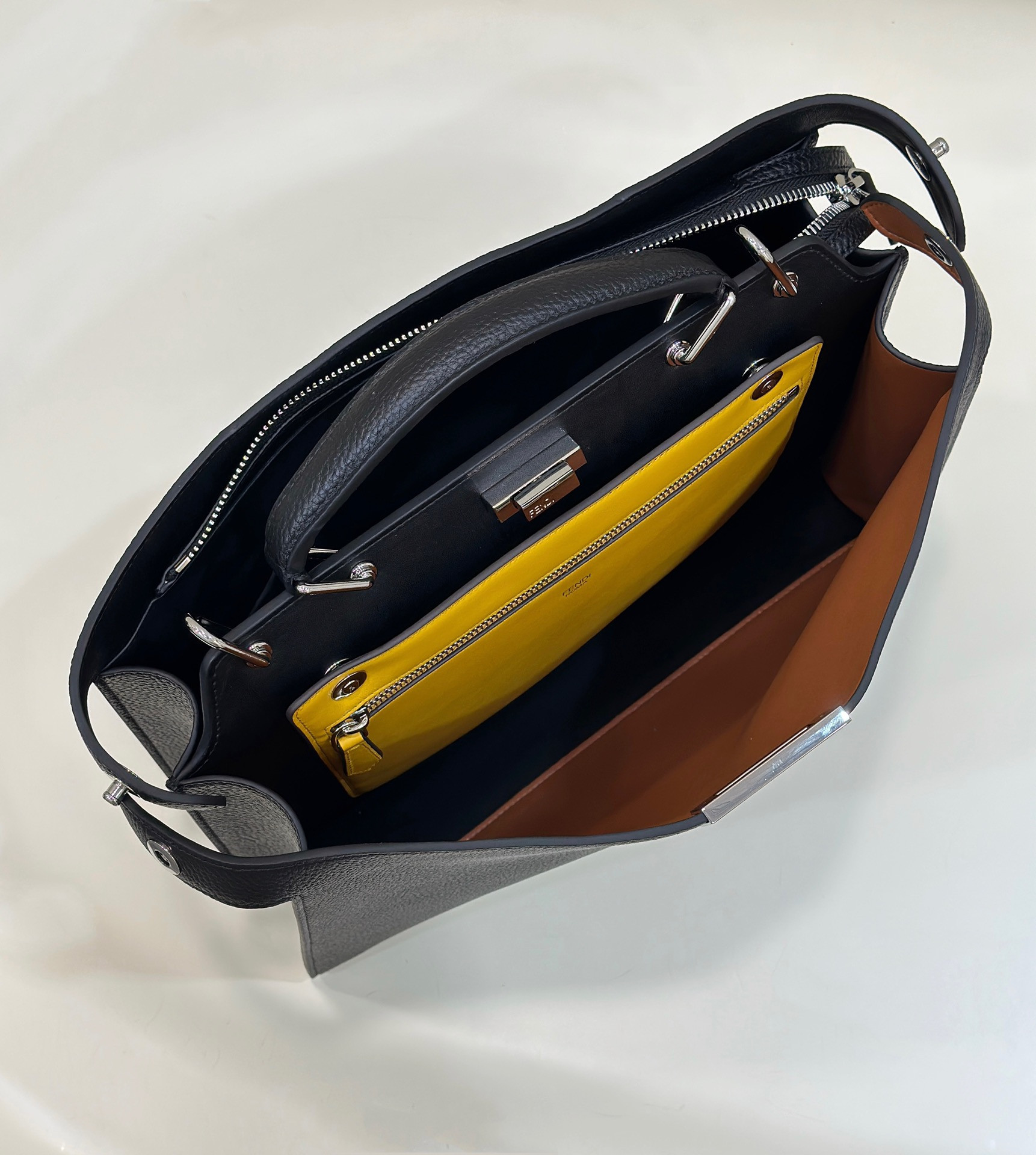 F**di peekaboo iseeu medium black leather bag 34x12x38cm