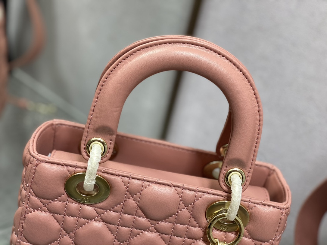 small lady D*oramour my abcD*or bag 8 x 6.5 x 3 inches