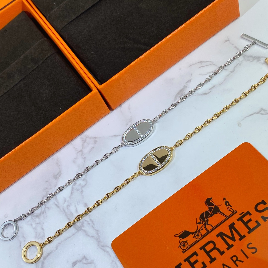 Hermès Round H Pendant Bracelet