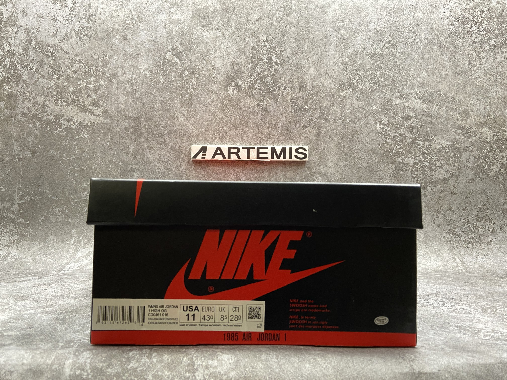 Air Jordan 1 Retro High Satin Black Toe