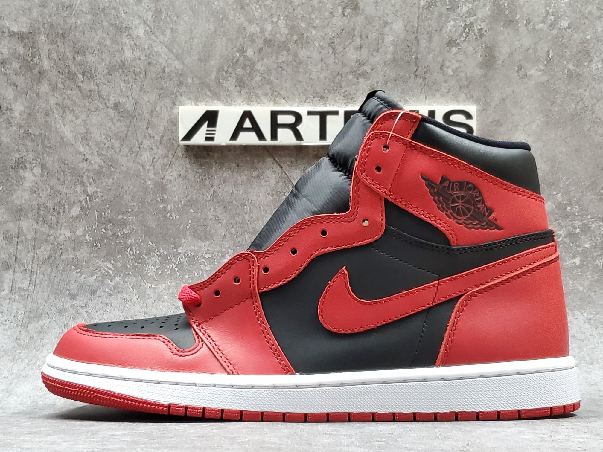 Air Jordan 1 Retro High 85 Varsity Red