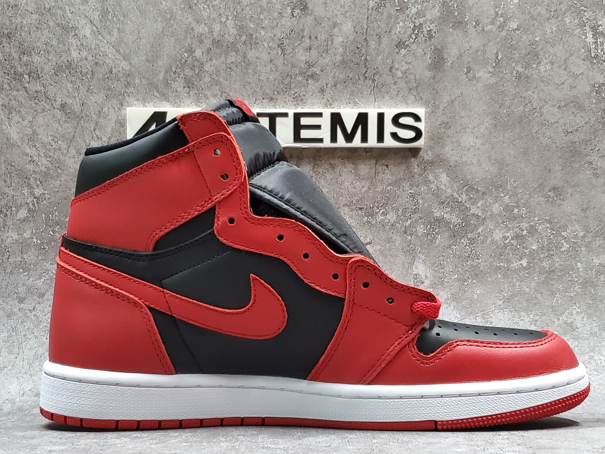 Air Jordan 1 Retro High 85 Varsity Red