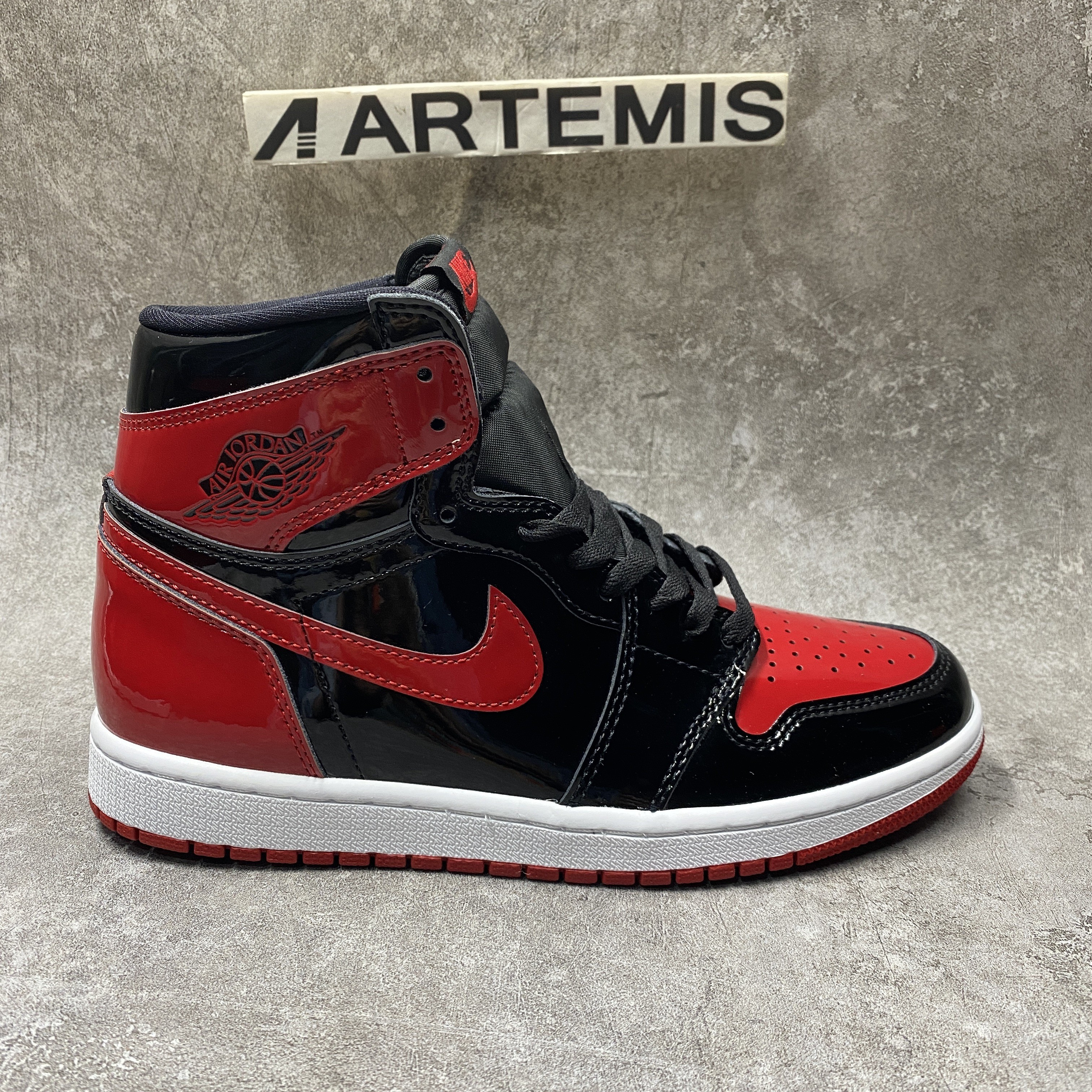 Air Jordan 1 Retro High OG Patent Bred