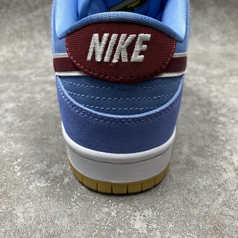 Nike SB Dunk Low Philadelphia Phillies