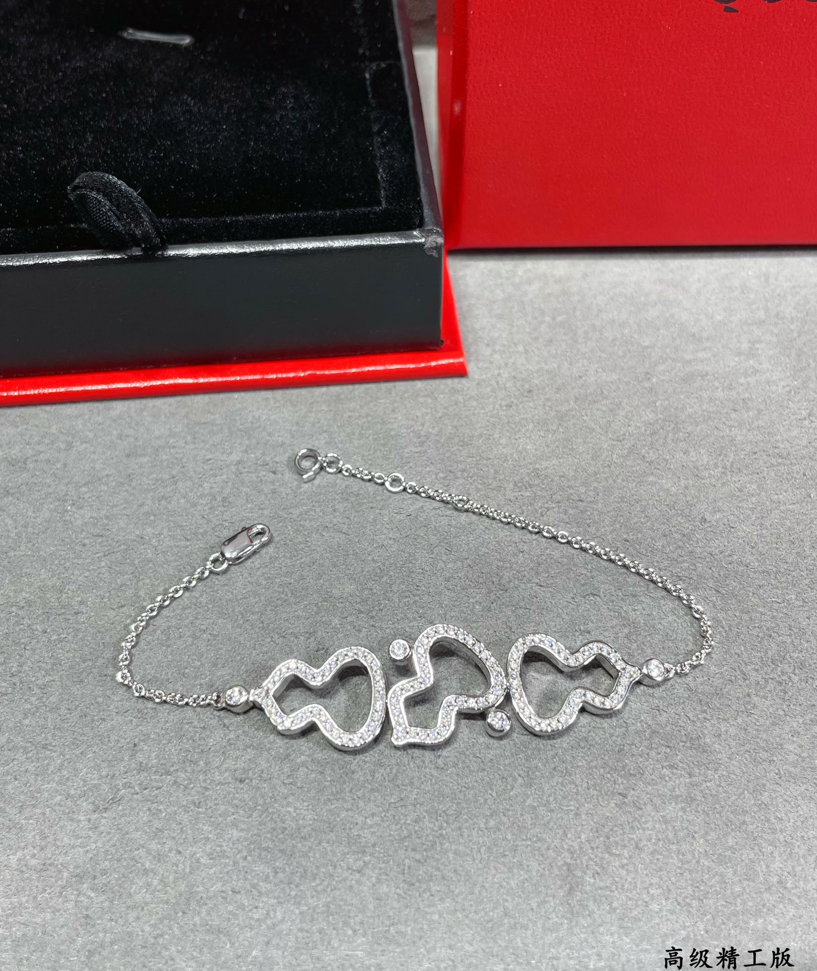 qeelin triple gourd full Di*m*nd bracelet