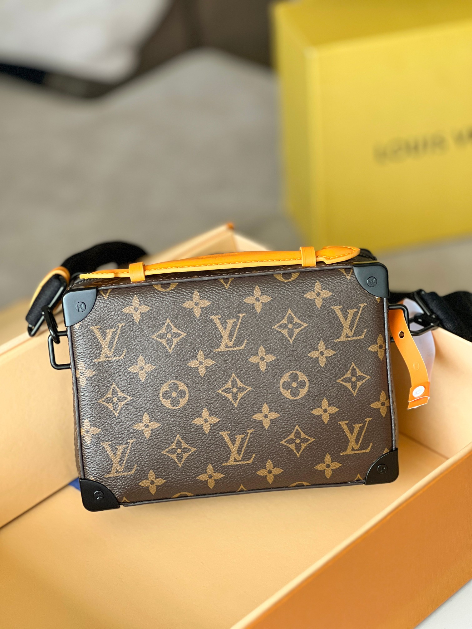 LV Handle Soft Trunk M46689 21.5x15x7cm