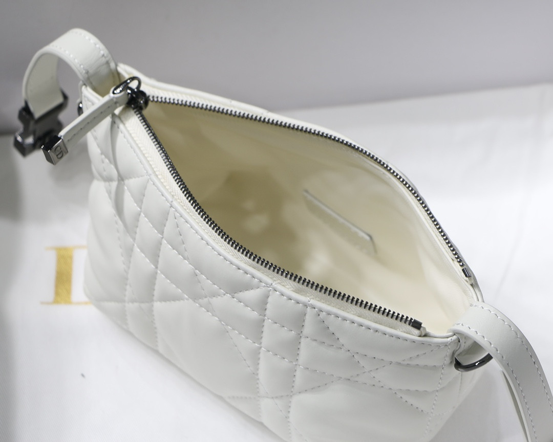 D*or travel nomad pouch white