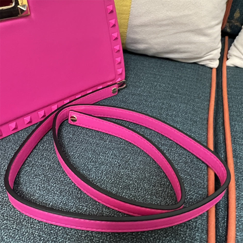 VALENTINO GARAVANI ROCKSTUD23 smooth calfskin handbag