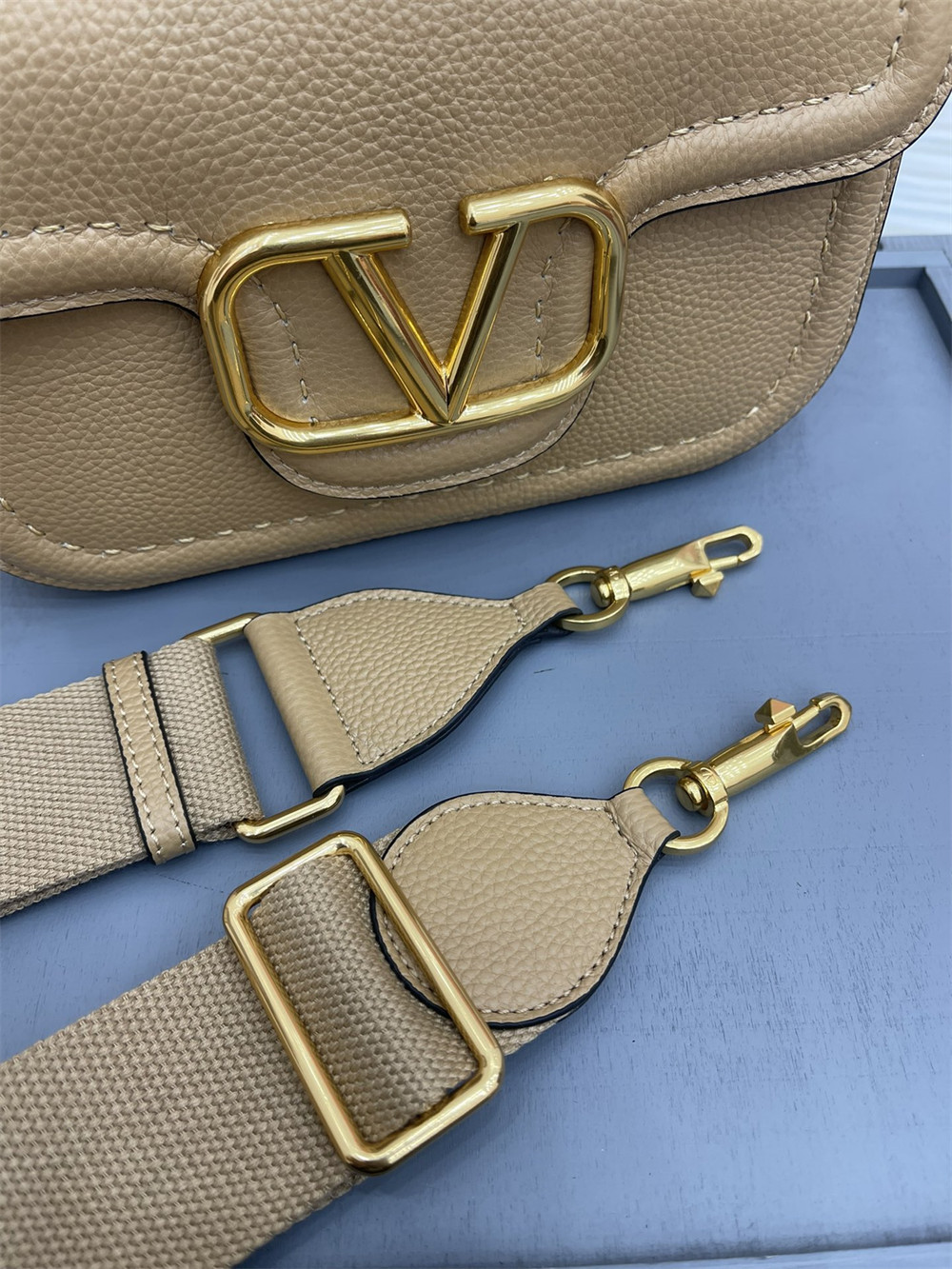 VALENTINO GARAVANI ALLTIME GRAINY CALFSKIN SHOULDER BAG APRICOT