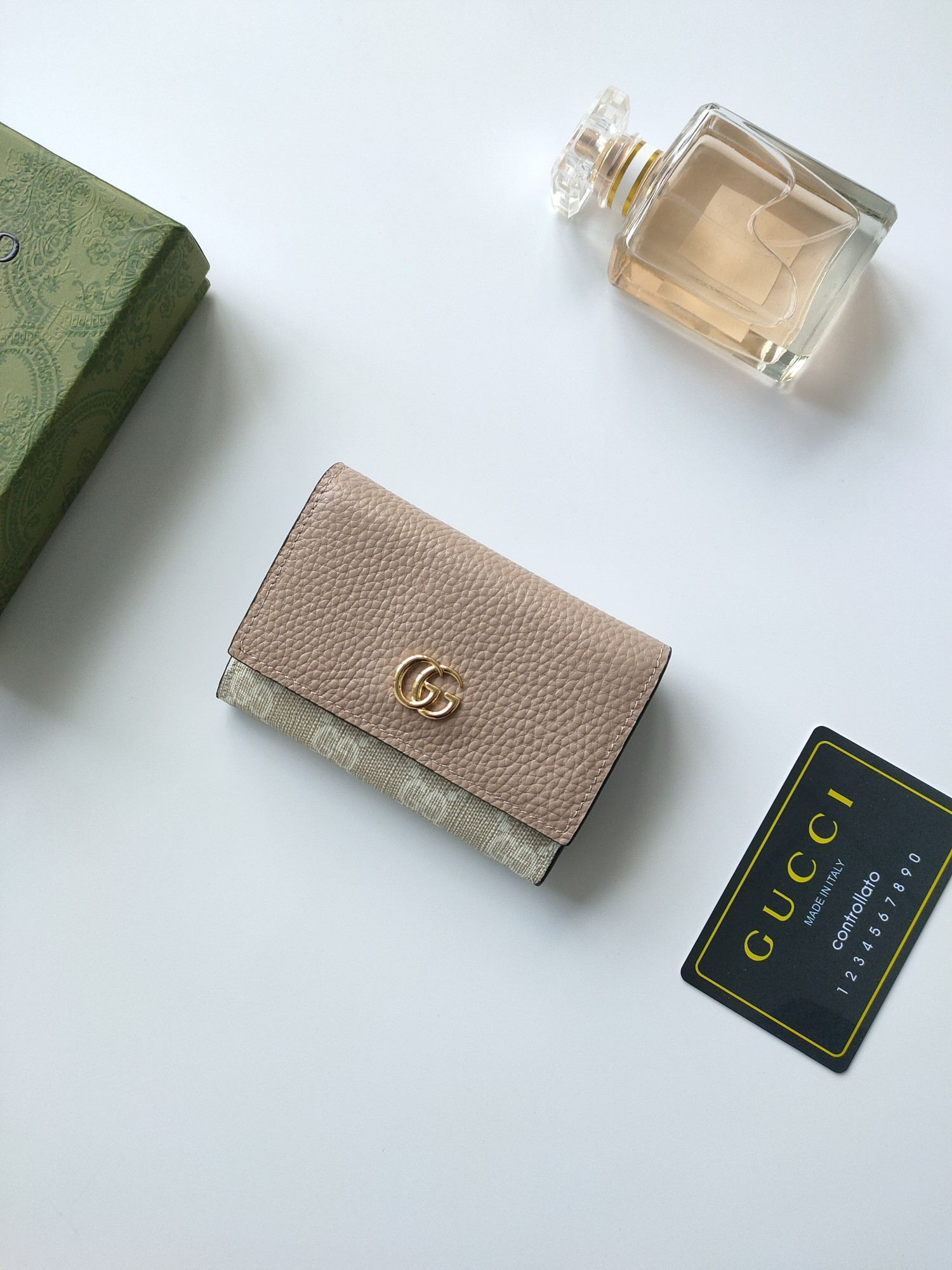 G*u*i gg  card case wallet