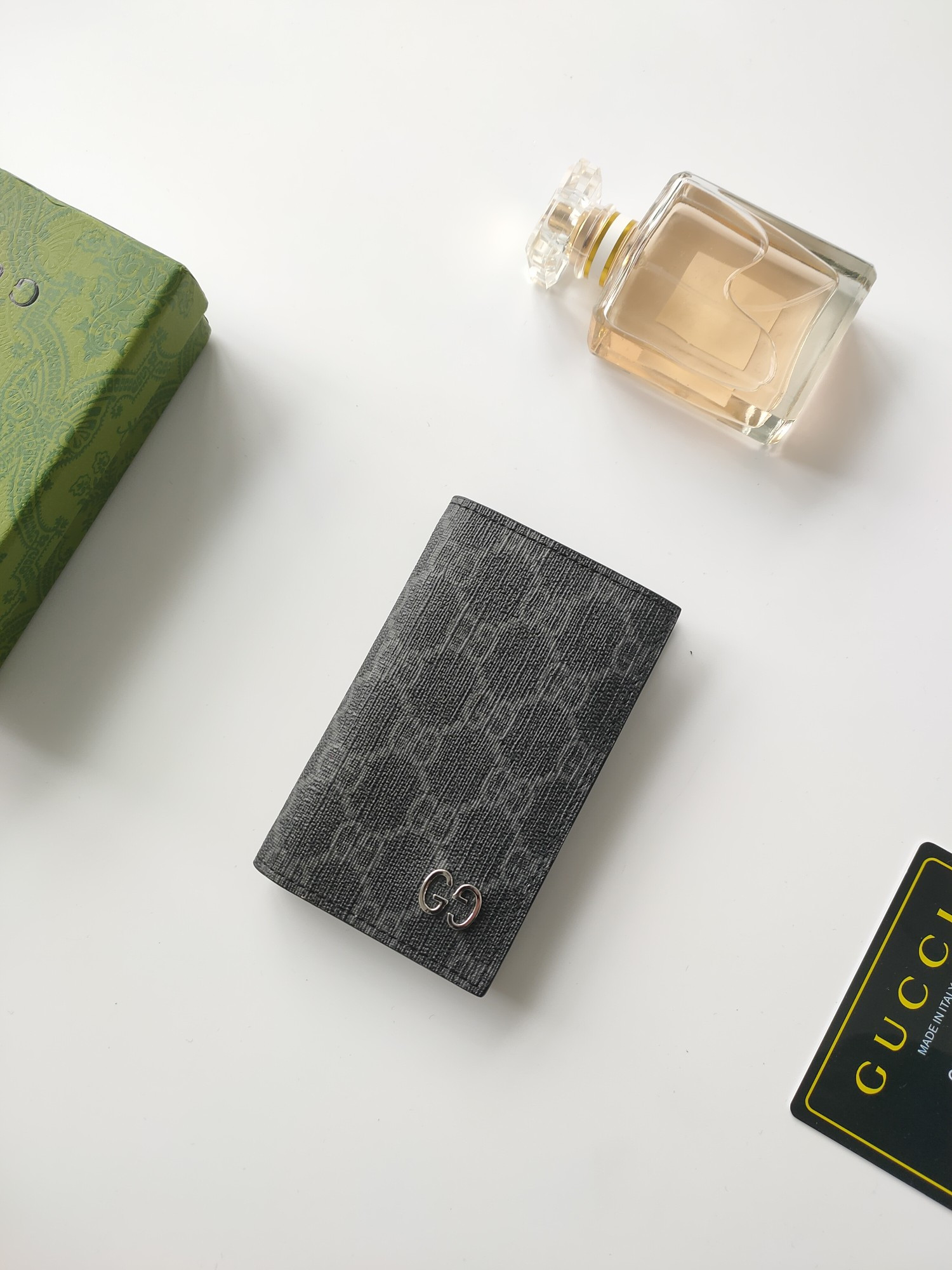 G*u*i gg  card case wallet