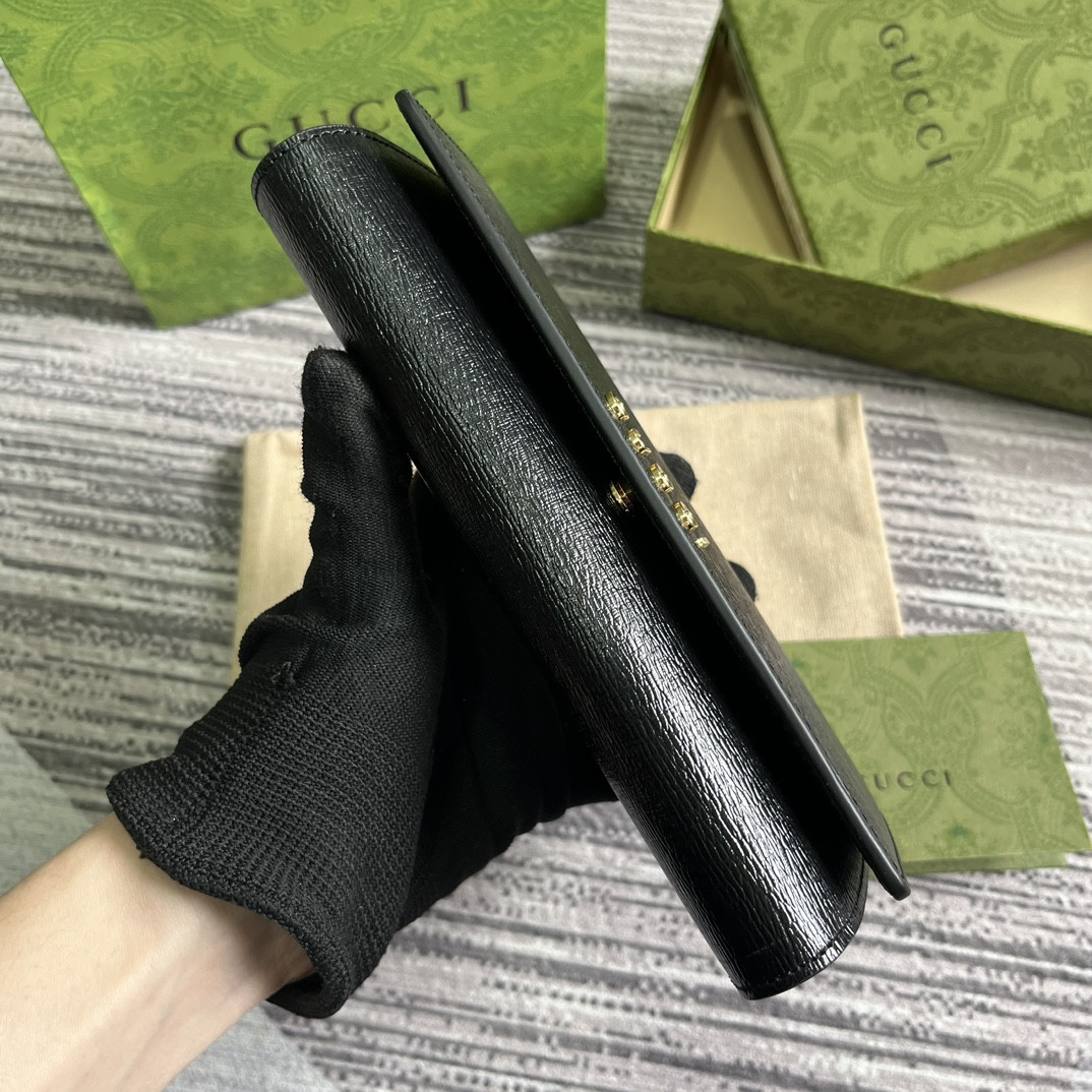 continental wallet with G*u*i script 7.5"w x 4"h x 1.4"d