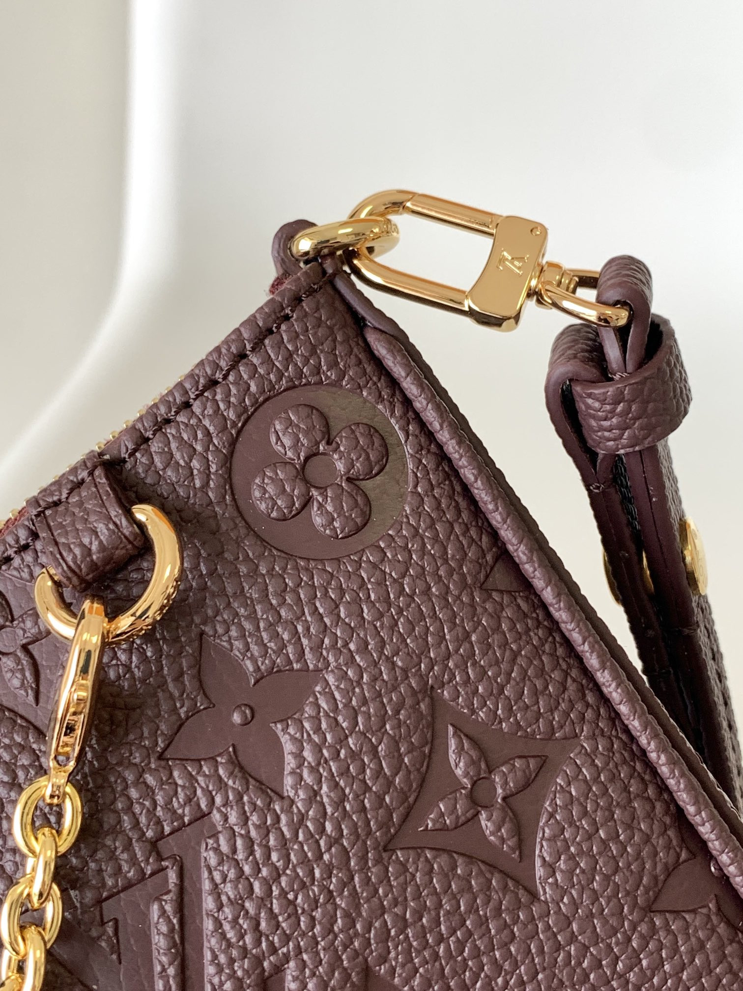 LV EASY POUCH ON STRAP M81862 7.5 x 4.5 x 1.2 inches