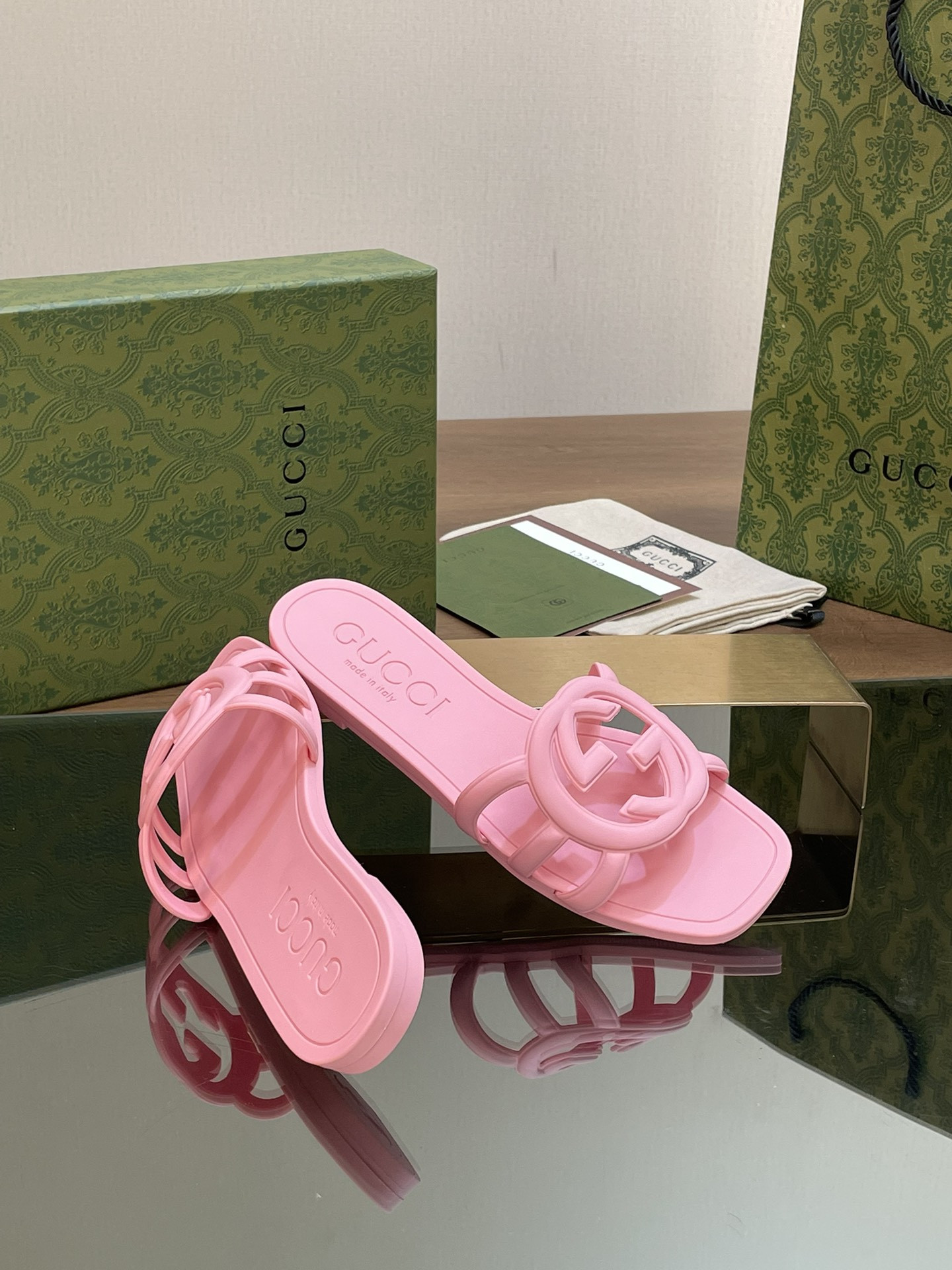 ua G*u*i interlocking g slide sandal pink