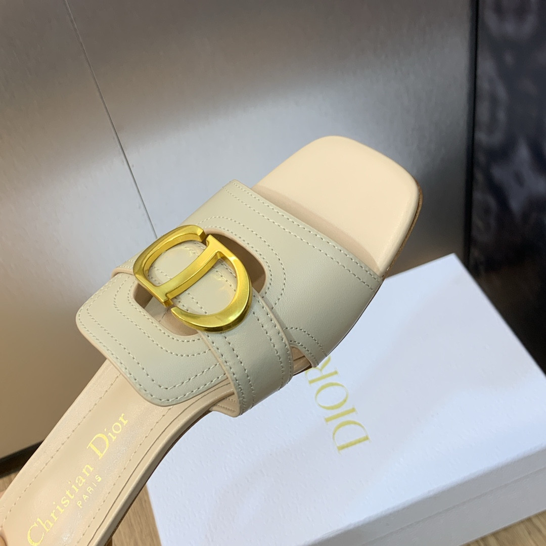 ua D*or 30 montaigne slide