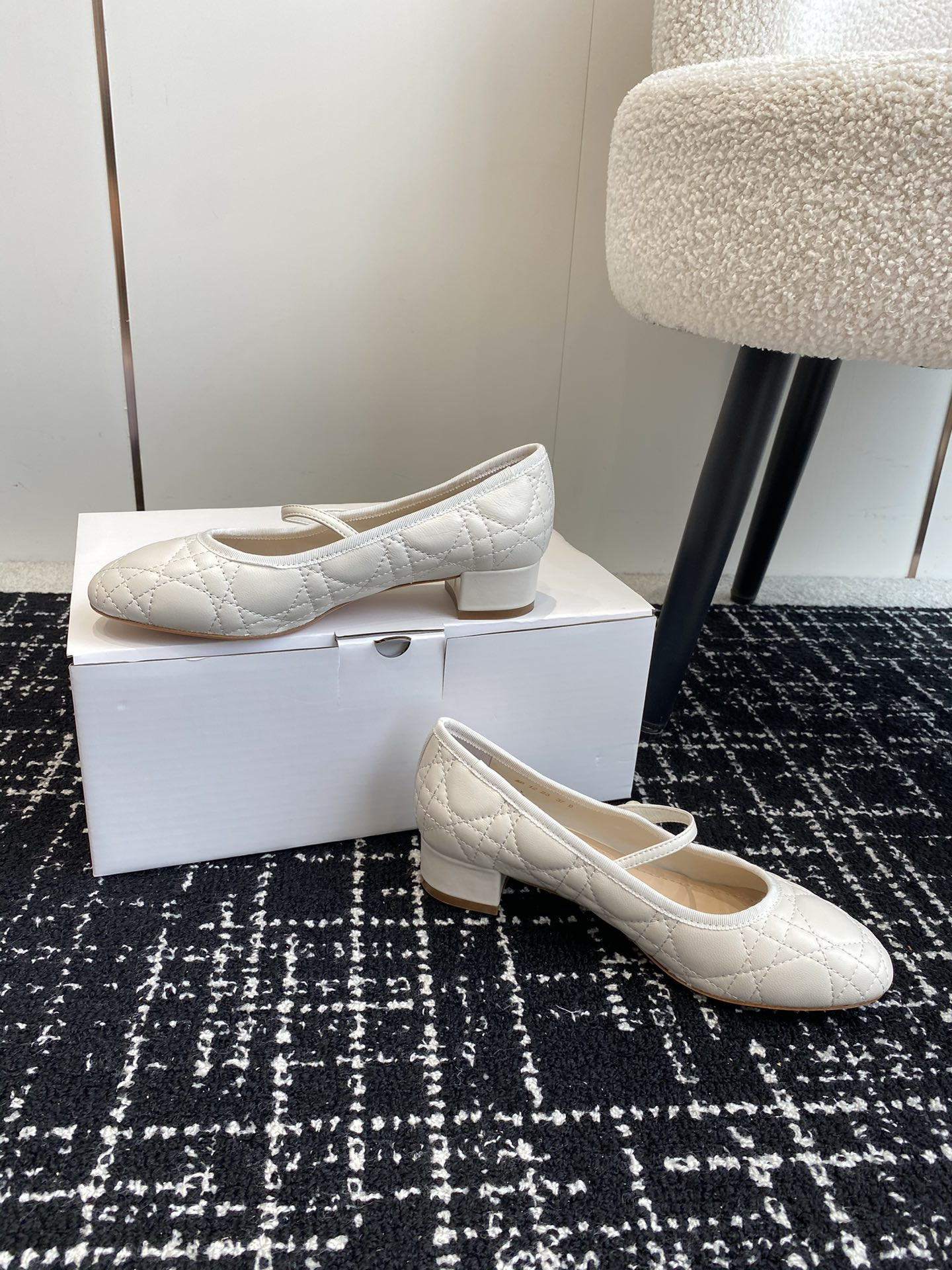 ua D*or ballet pump white