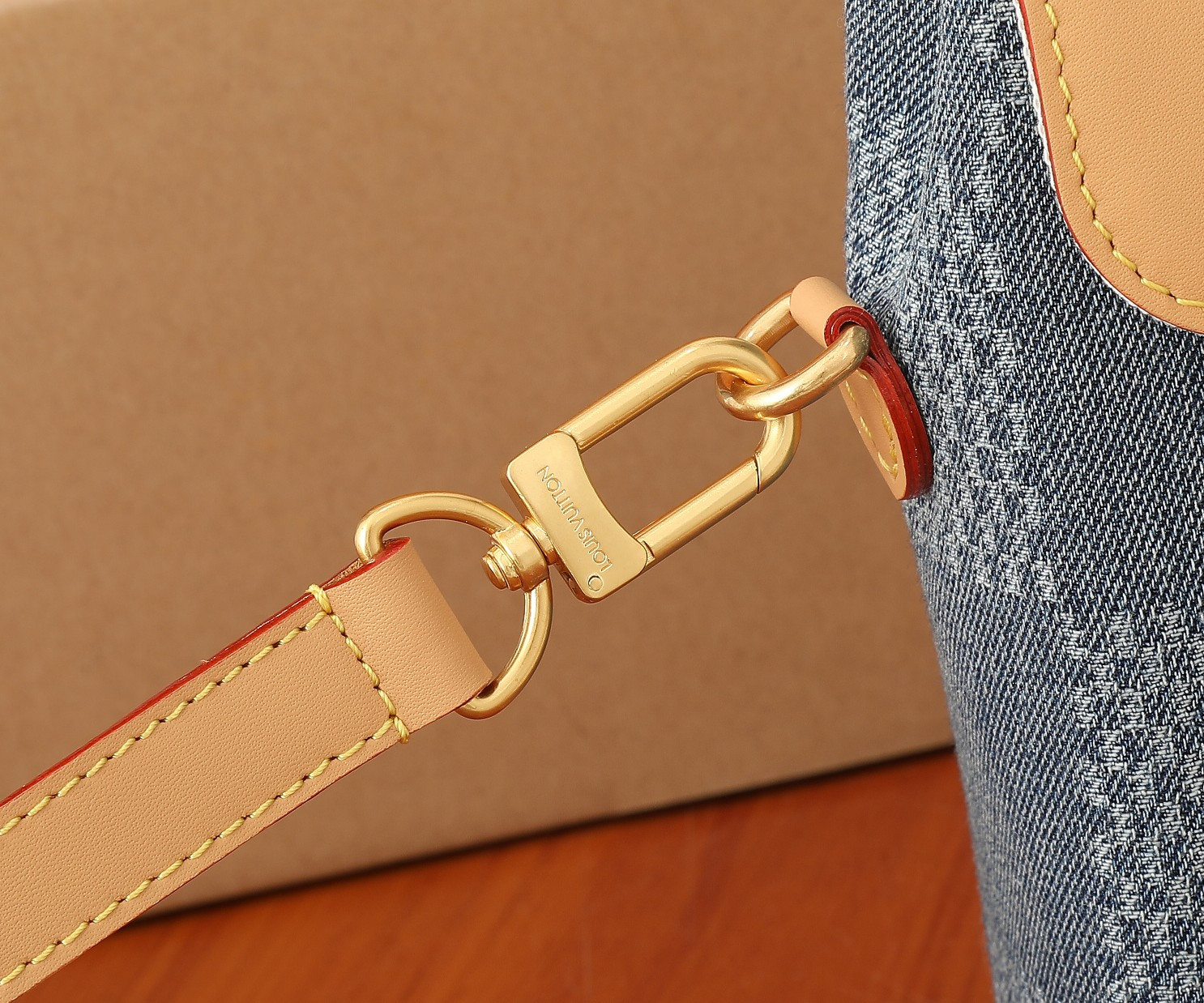 LV Nano Steamer N40751 5.9 x 7.1 x 2.8 inches