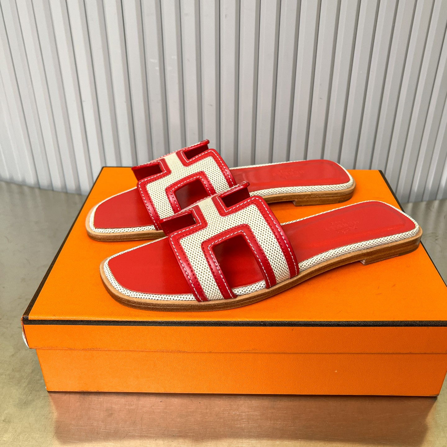 UA Hermès Oran sandal
