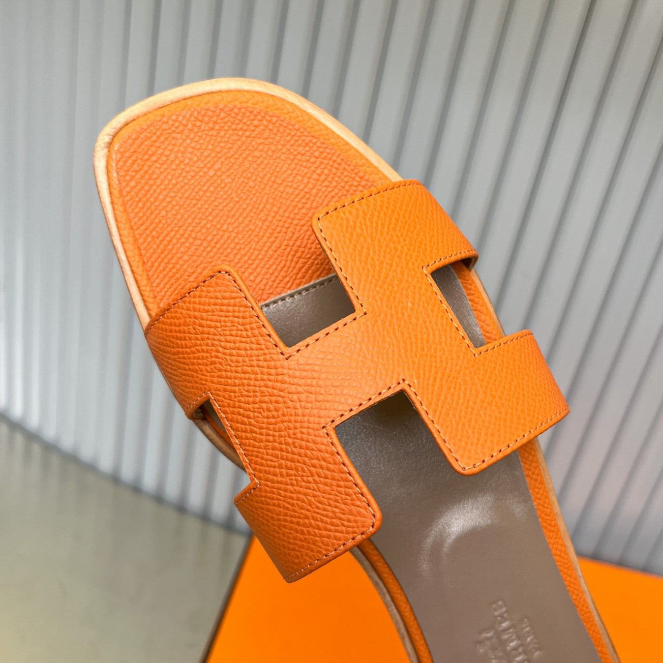 UA Hermès Oran sandal