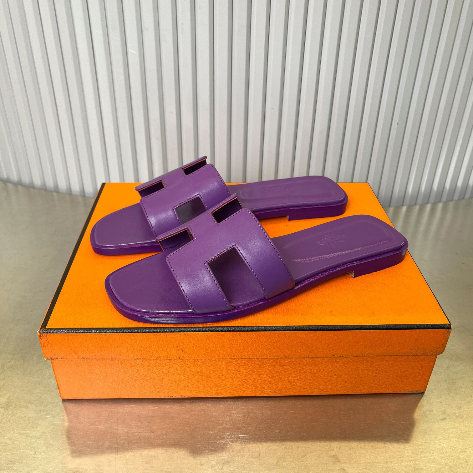 UA Hermès Oran sandal